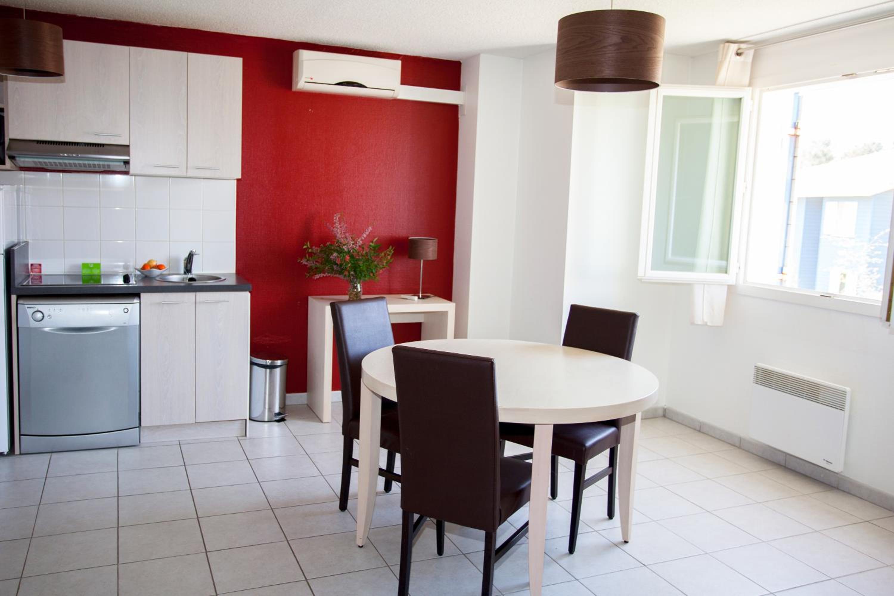 Superior Two-Bedroom Apartment - Photo 3