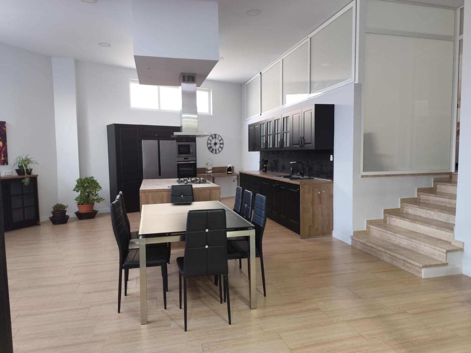 Three-Bedroom Apartment photo 2