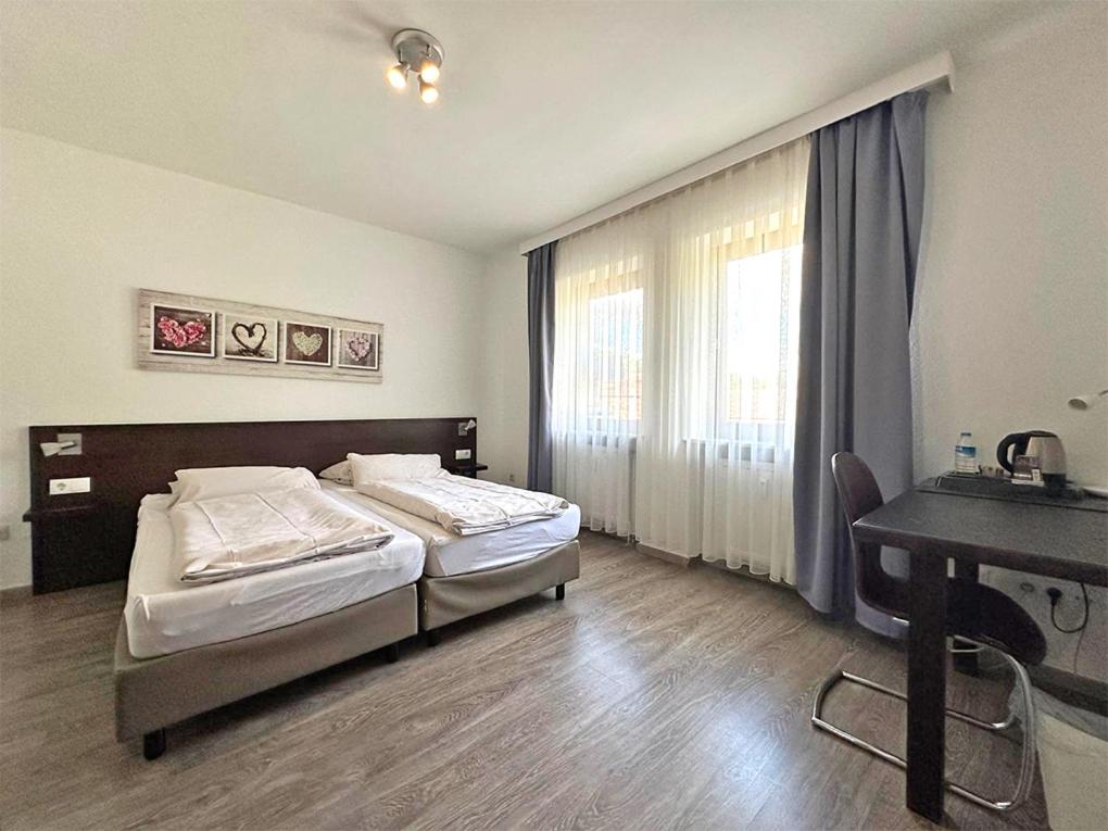 Standard Double Room - Photo 3