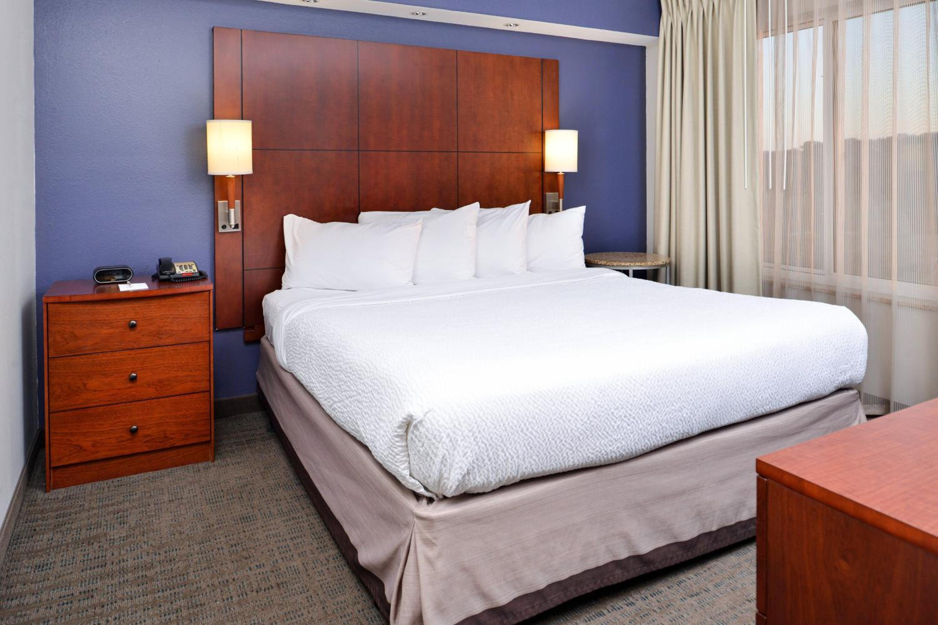 1 Bedroom Suite, 1 King - Photo 3