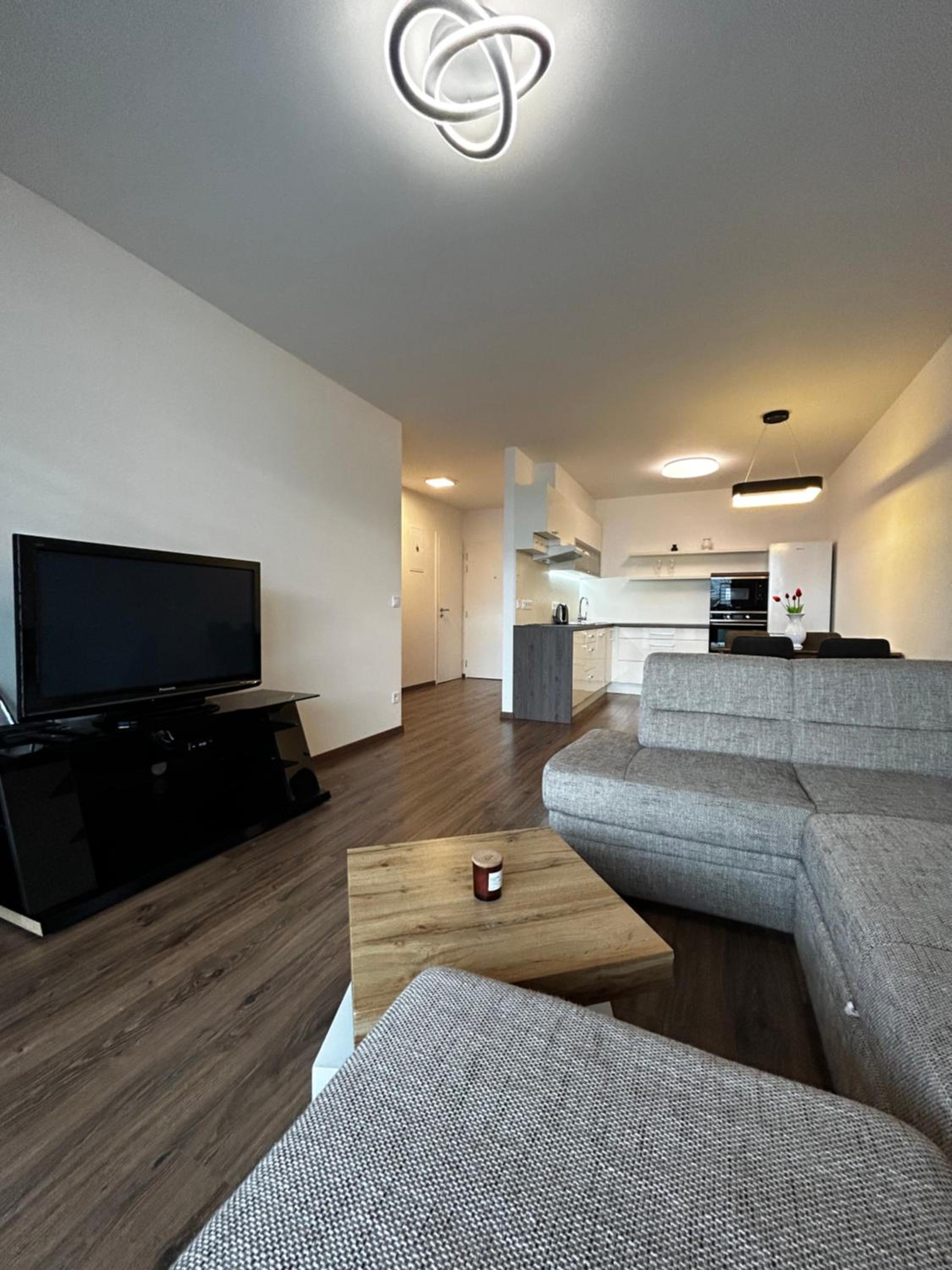 One-Bedroom Apartment photo 1