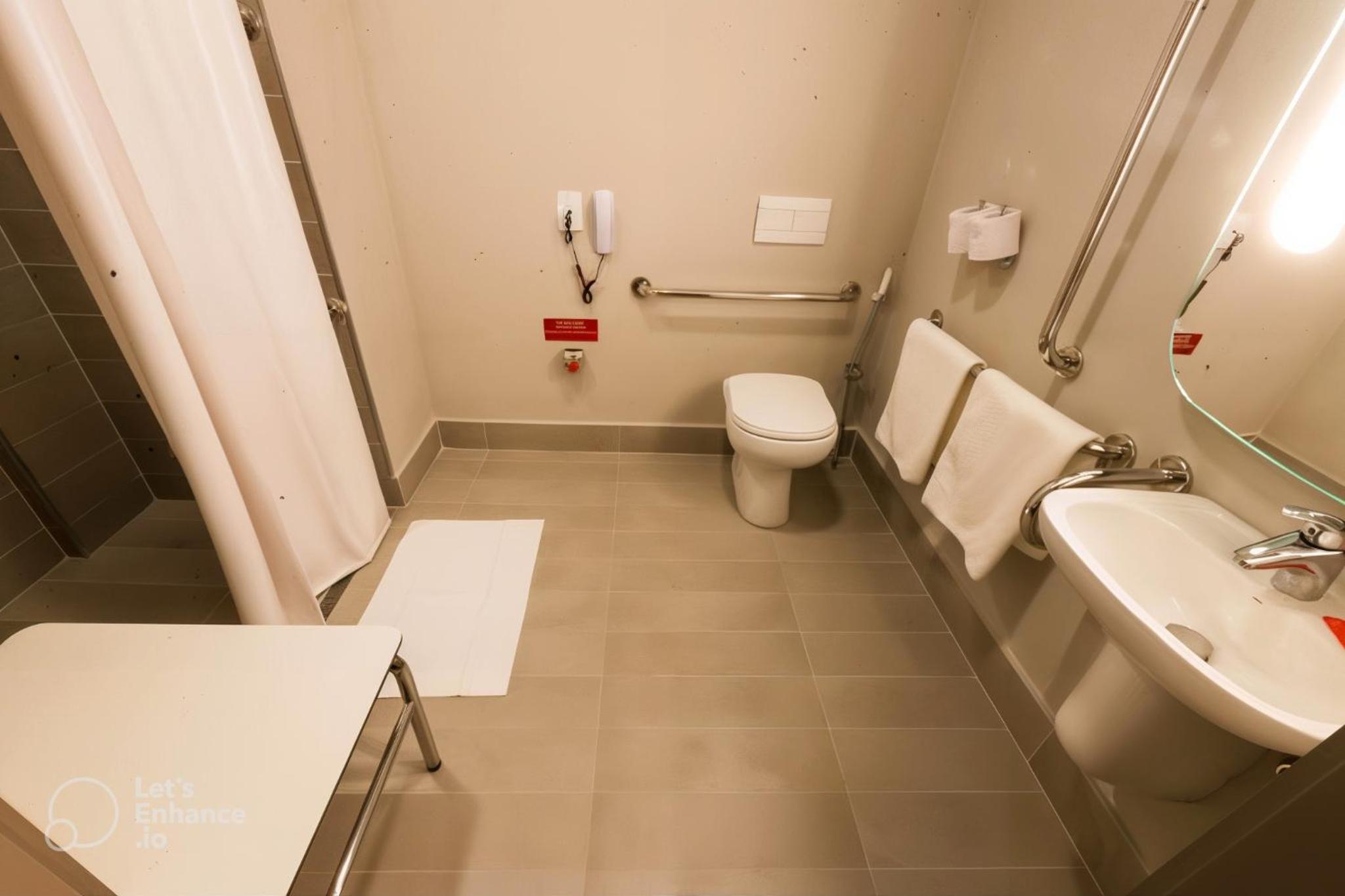 Apartment with Double Bed - Mobility Access - Photo 2
