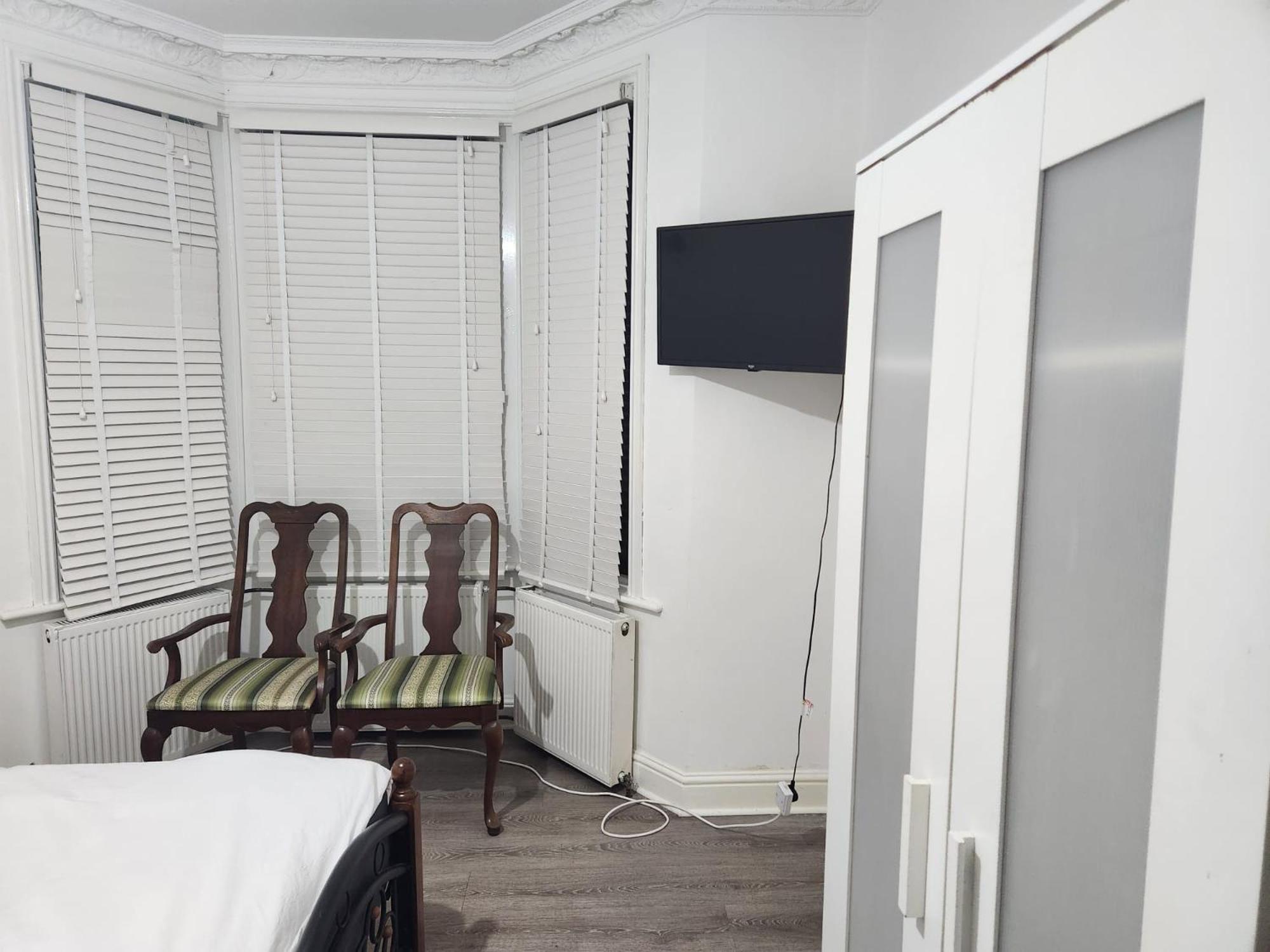 Budget Twin Room photo 2