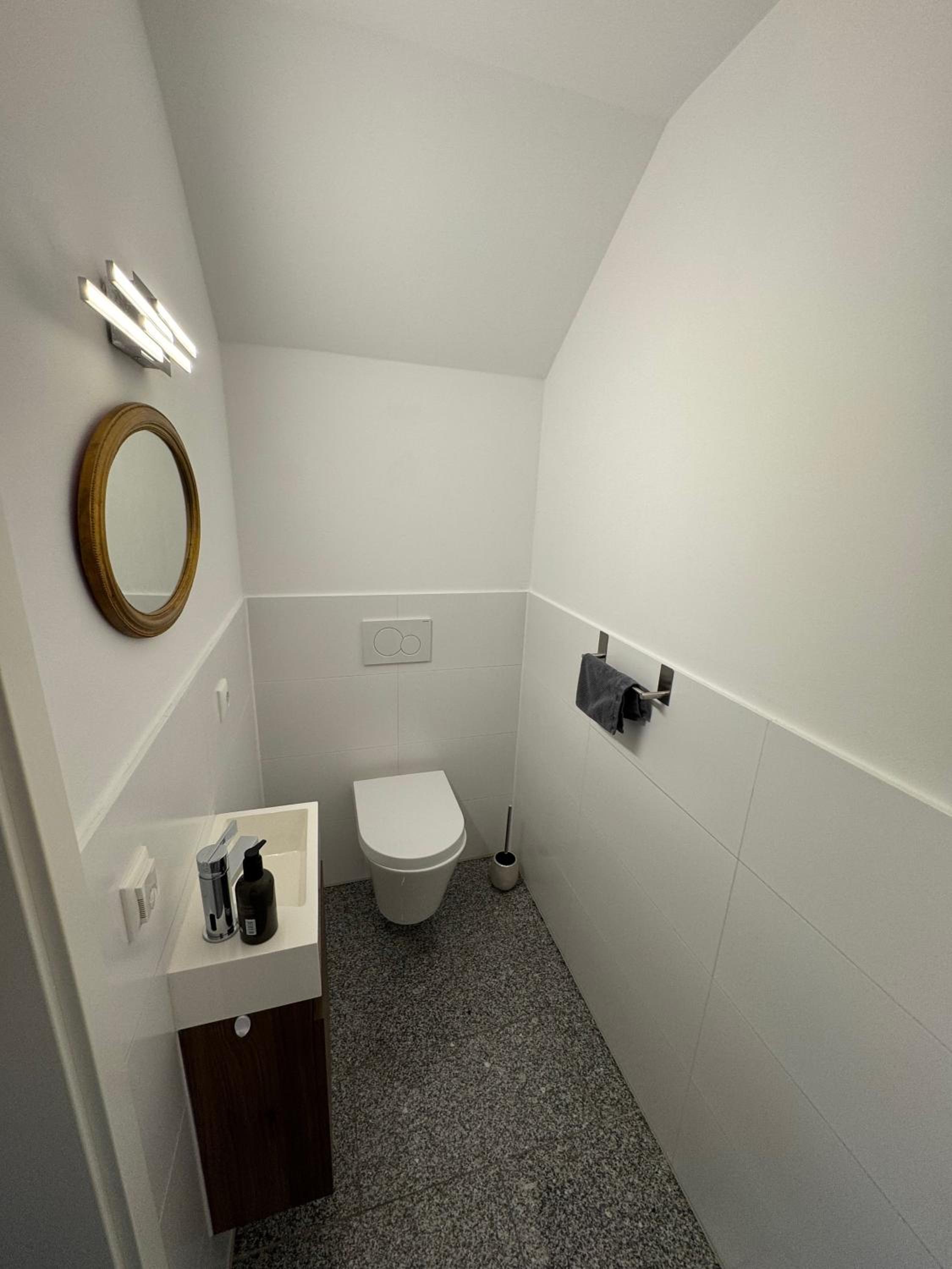 One-Bedroom Apartment photo 2