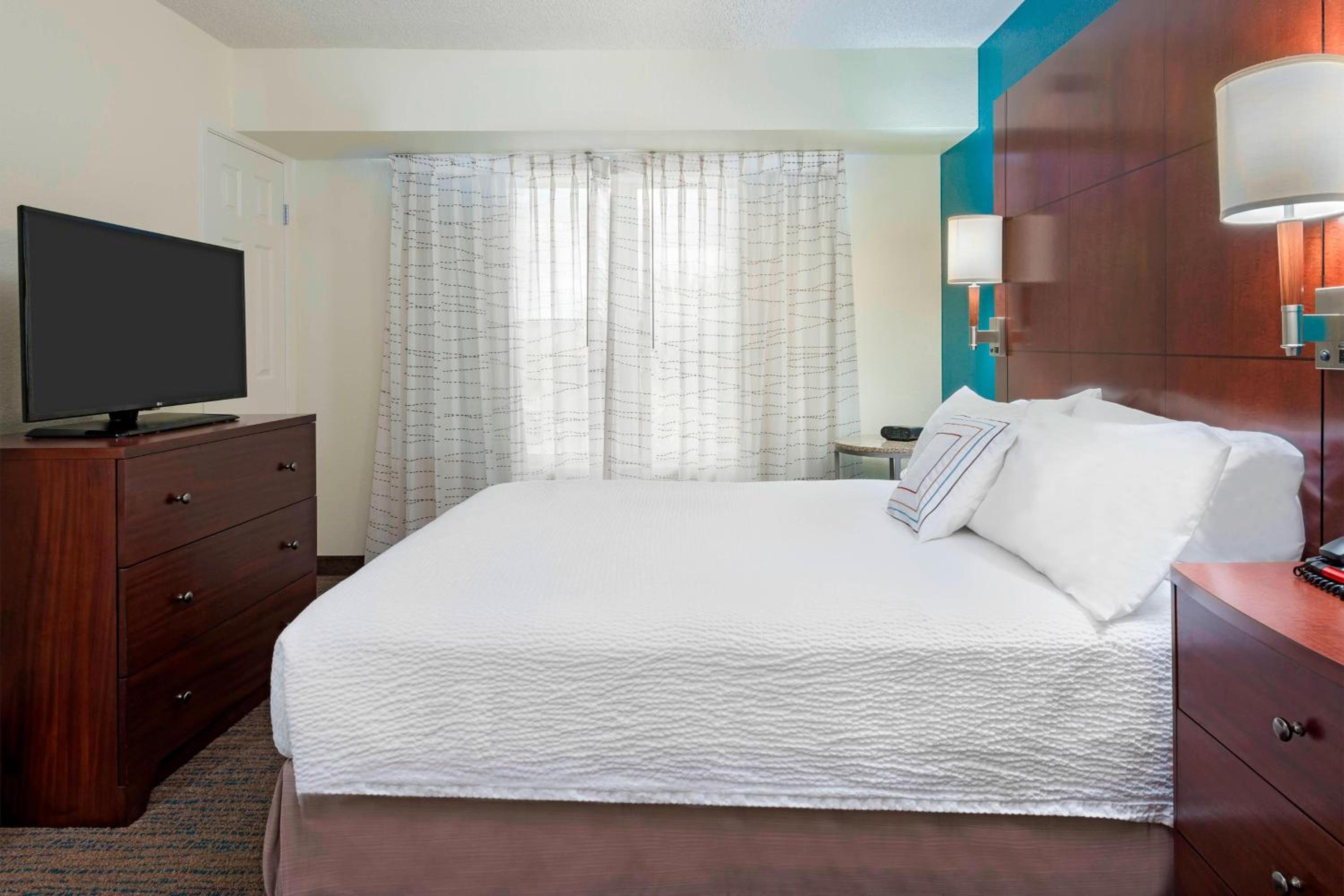 One-Bedroom King Suite with Sofa Bed - Photo 5