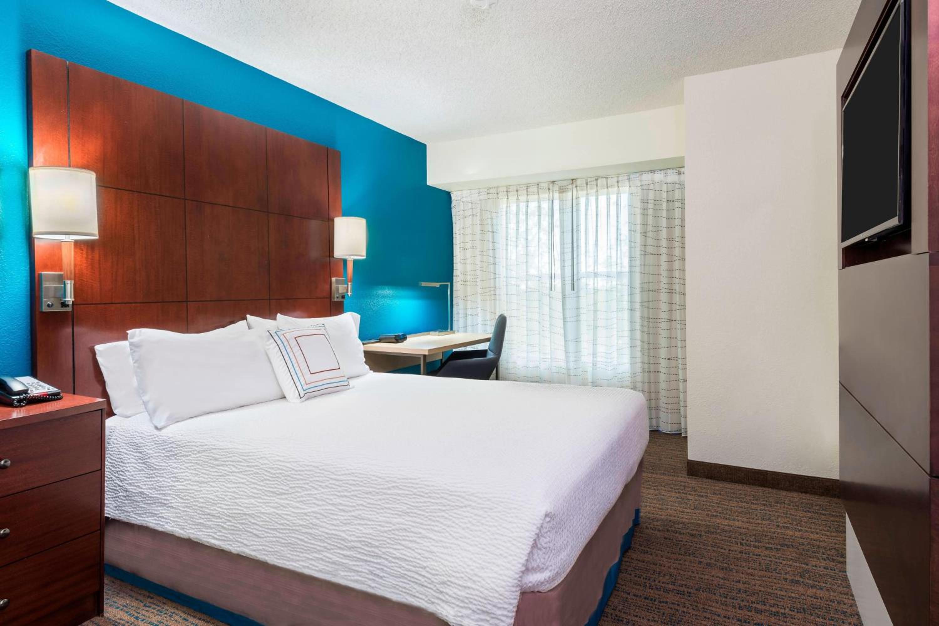 Two-Bedroom Suite - Photo 2