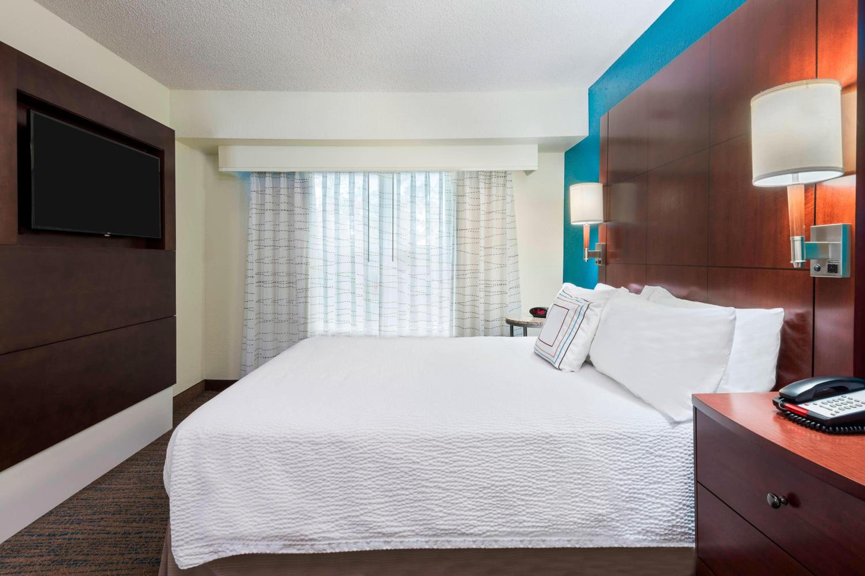 Two-Bedroom Suite - Photo 3