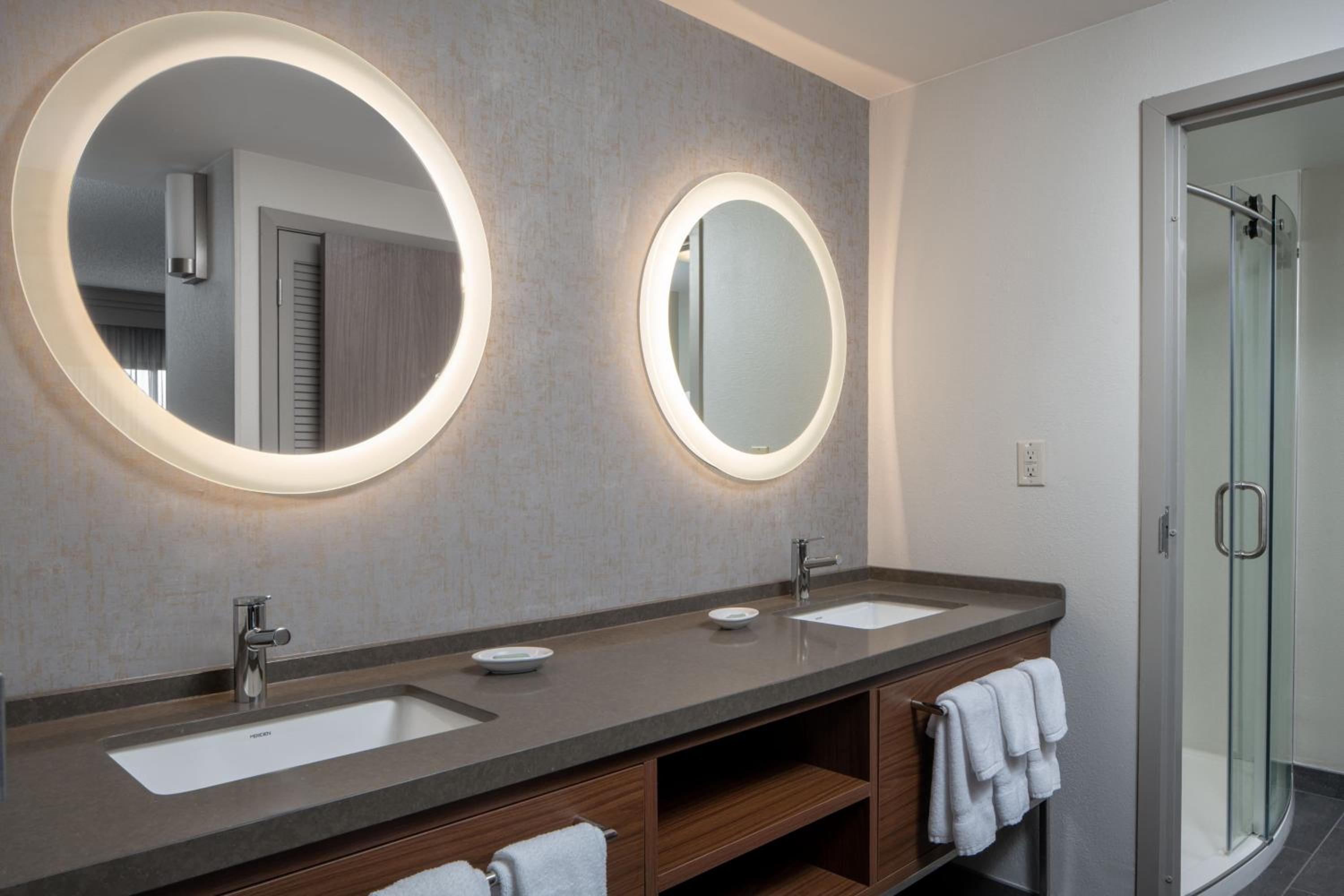 One Bedroom Junior Suite  - Photo 6