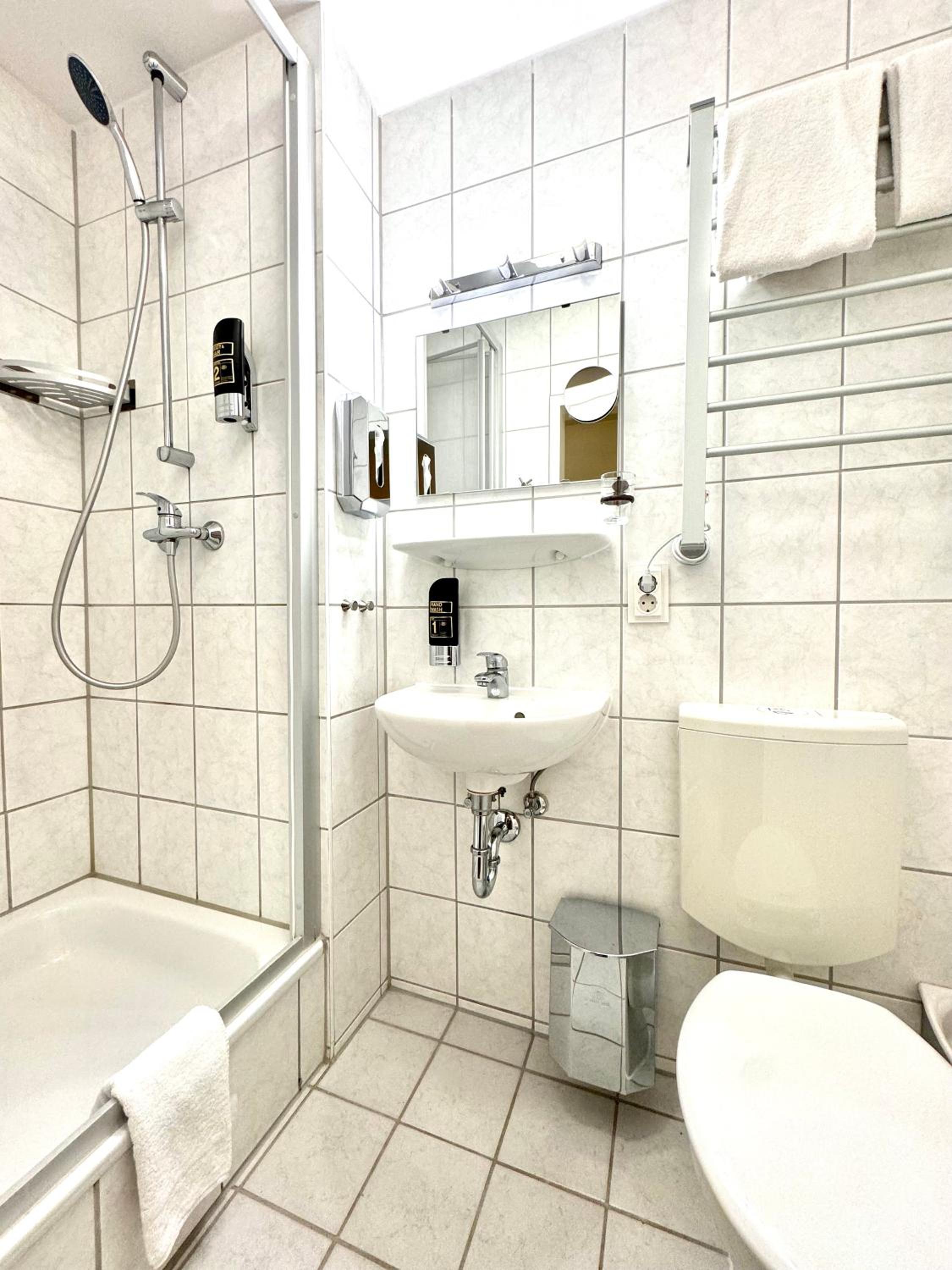 Single Room photo 3