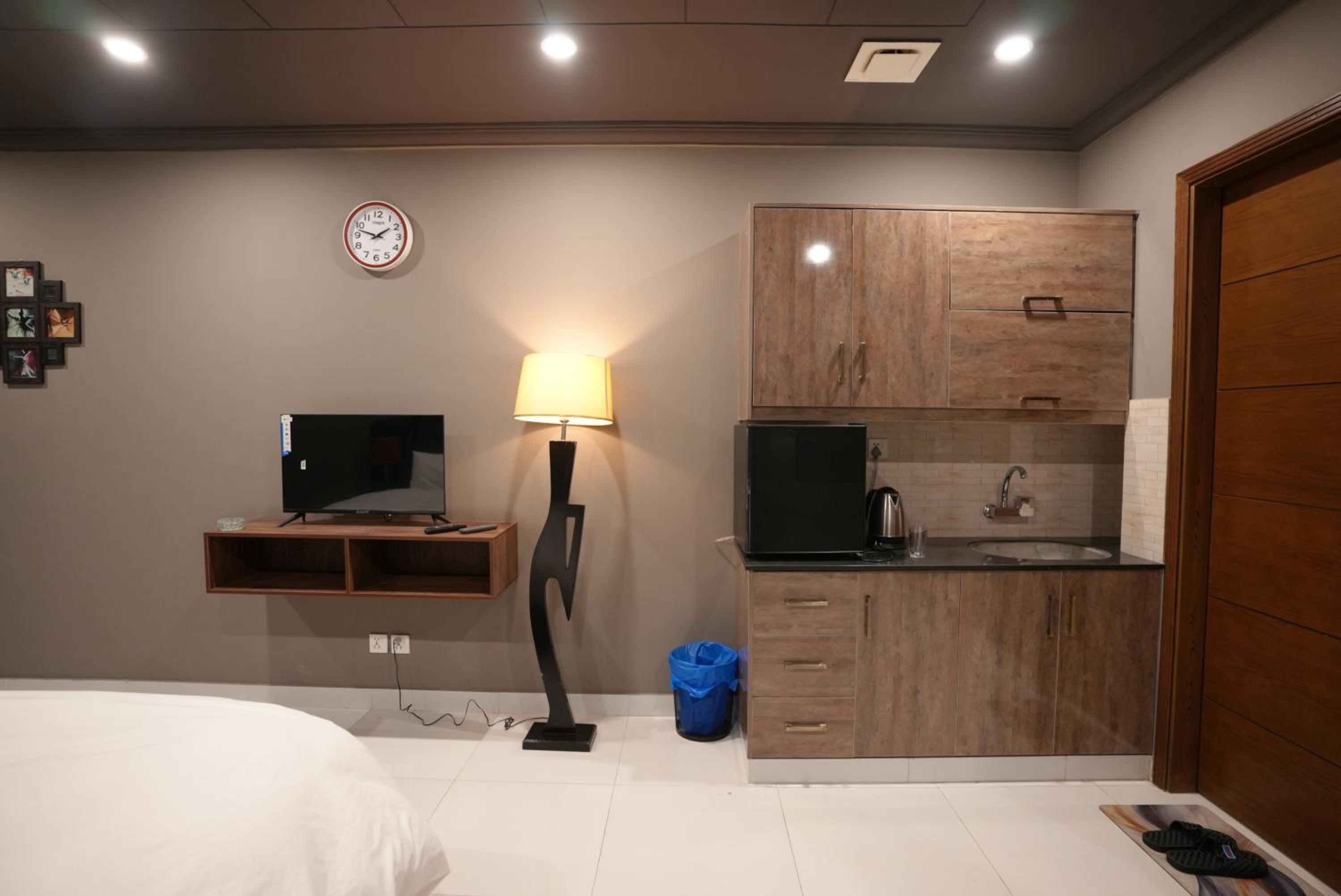Deluxe Double Room (2 Adults + 1 Child) photo 1