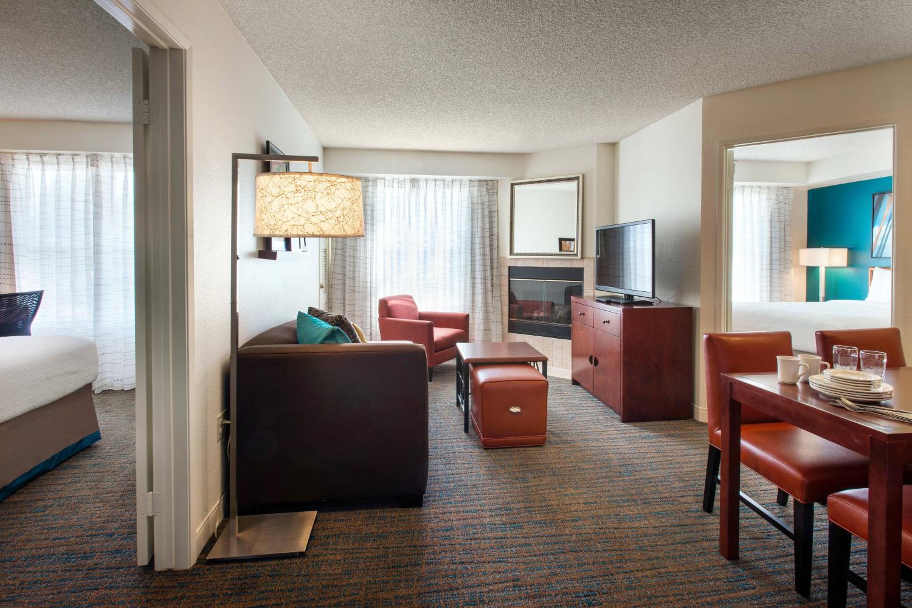 Two-Bedroom Suite with Roll-In Shower - Mobility/Hearing Accessible