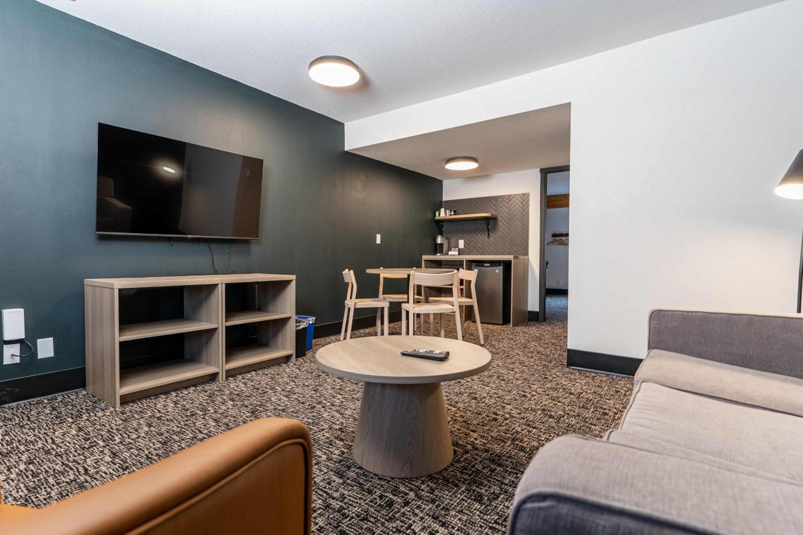 Double Queen Suite (No Pets) - Photo 1