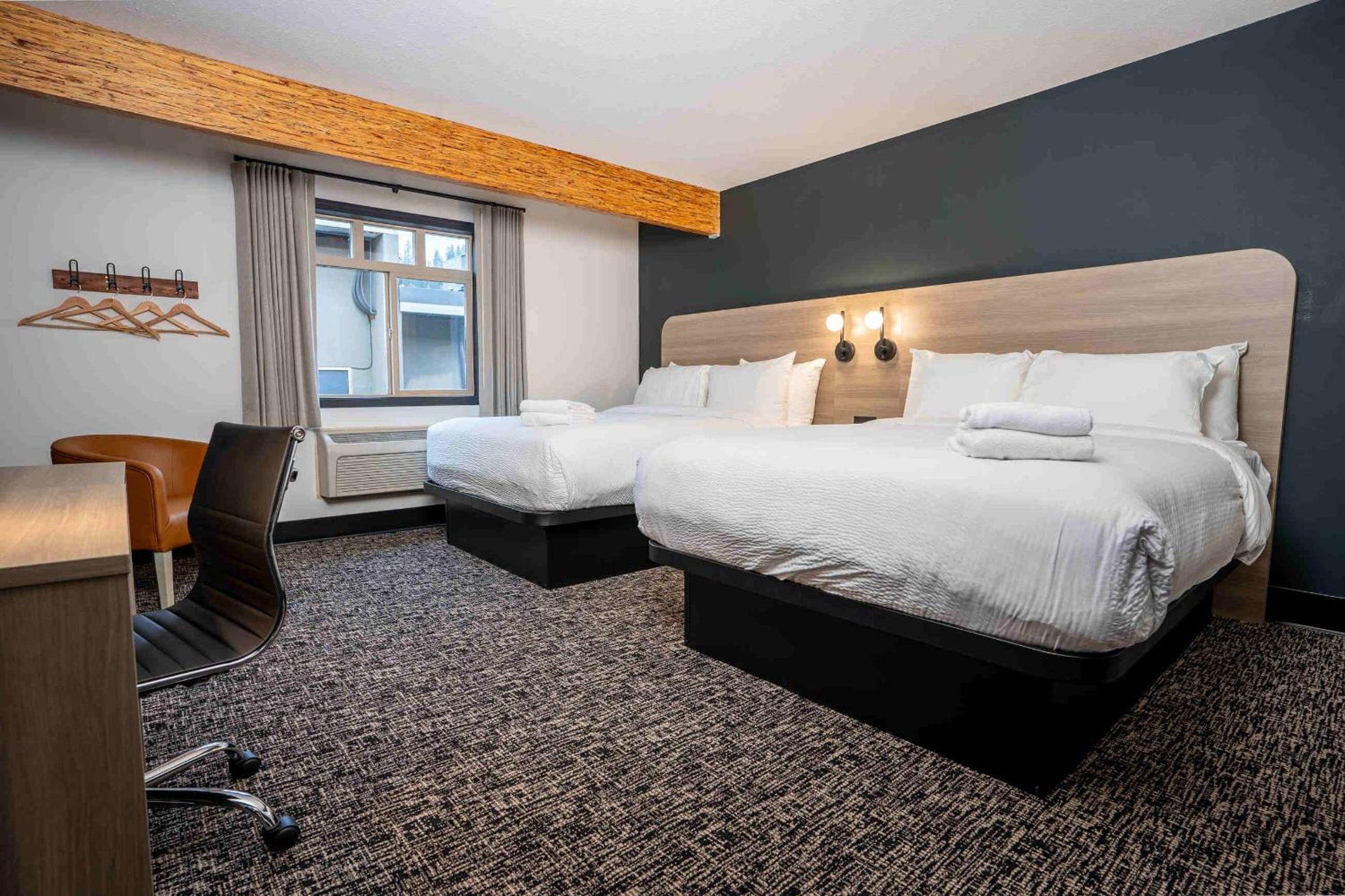 Double Queen Suite (No Pets) - Photo 4