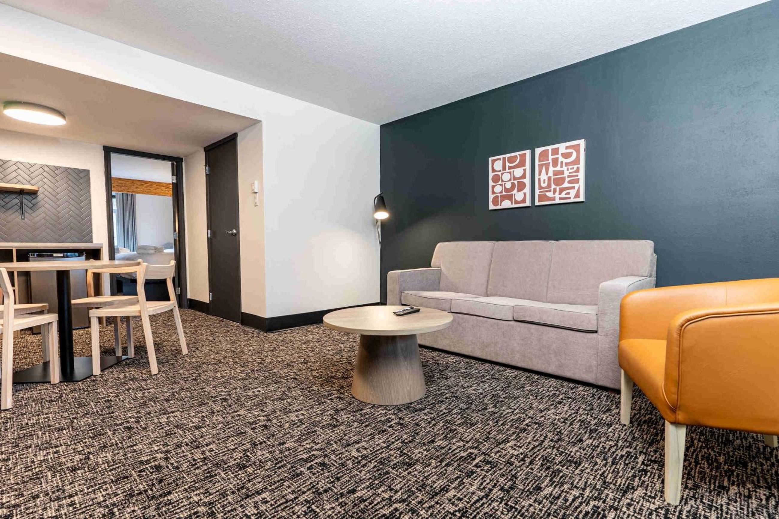 Double Queen Suite (No Pets) - Photo 8