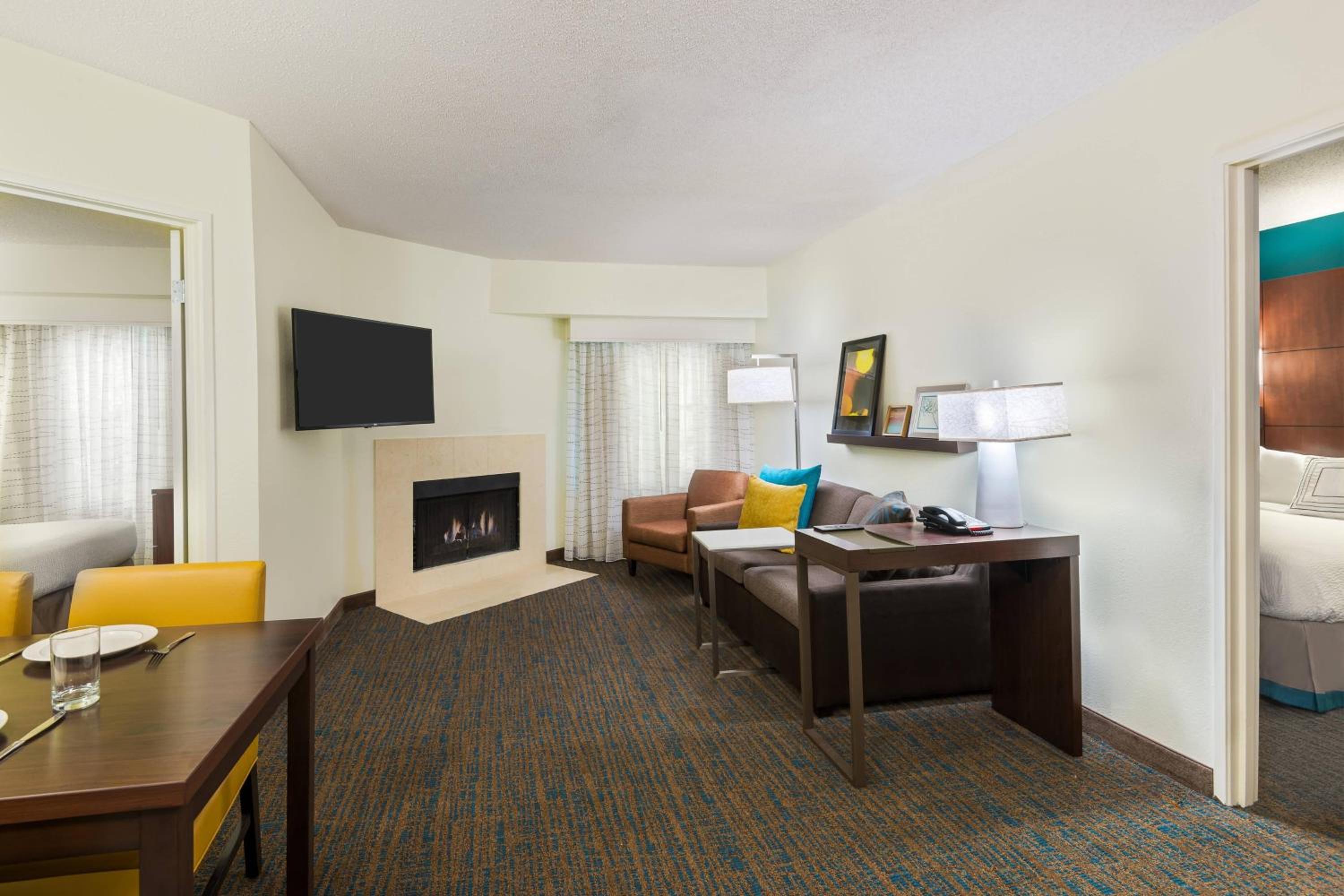 Two-Bedroom Suite - Photo 7