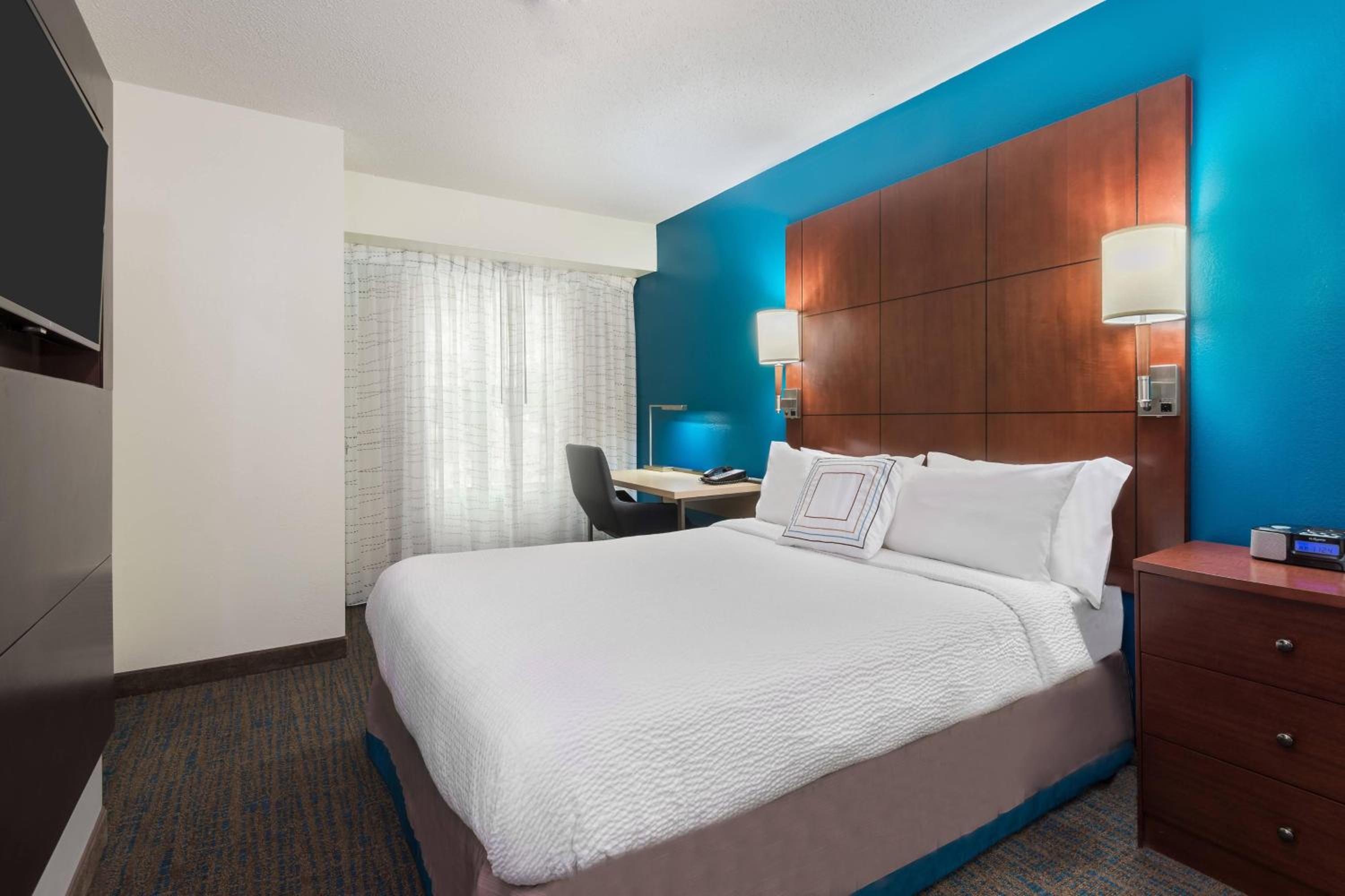 Two-Bedroom Suite - Photo 8