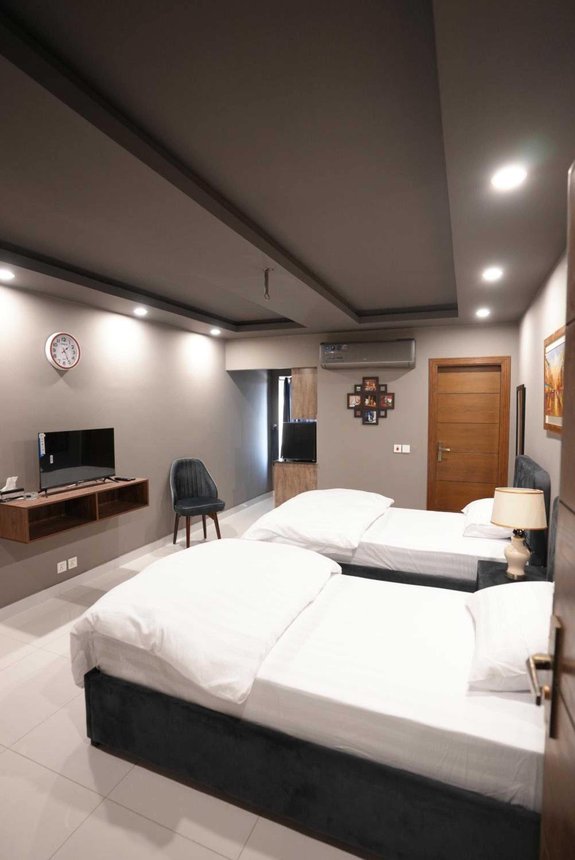 Budget Twin Room photo 3