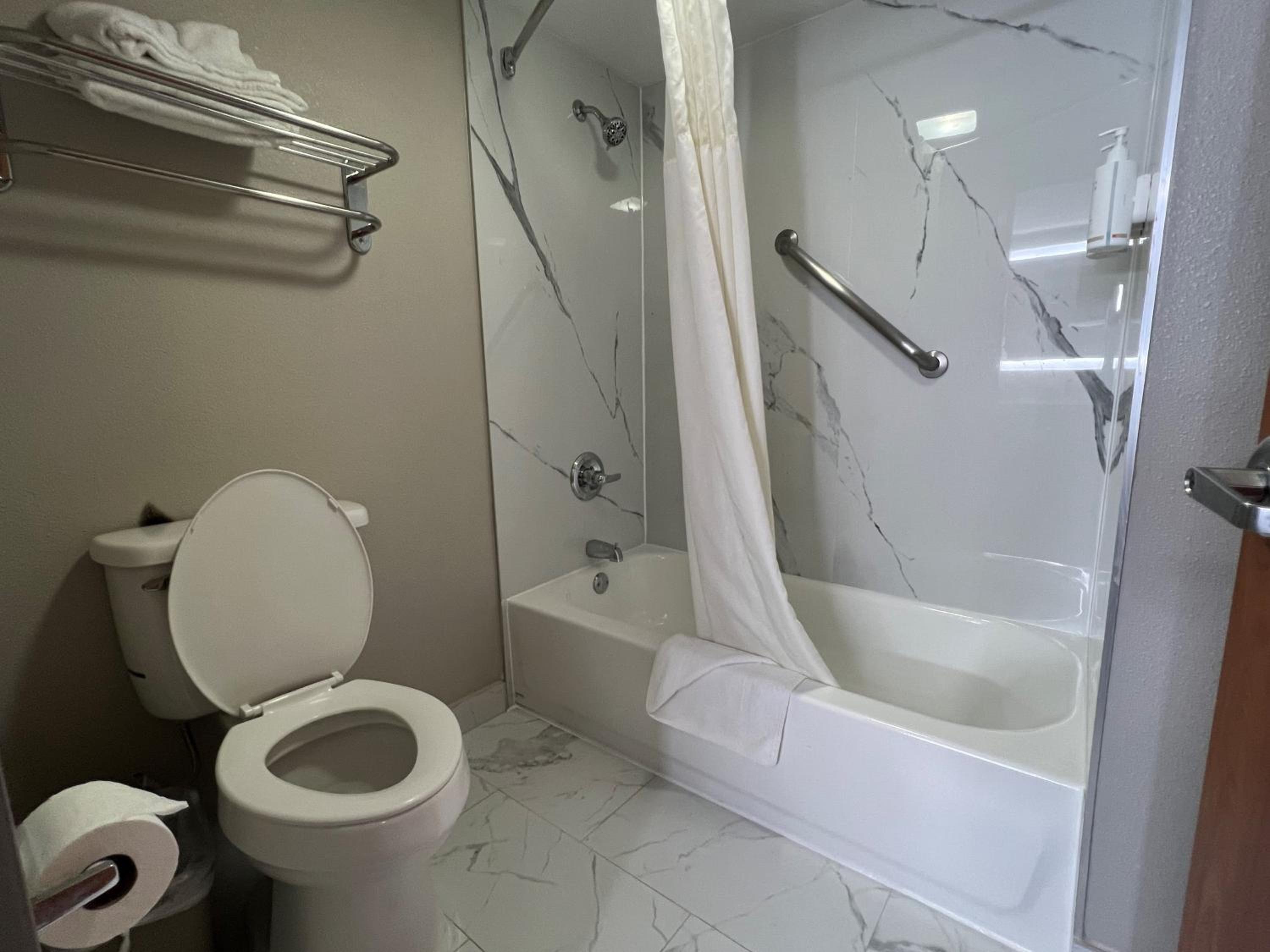 King Room - Non-Smoking - Photo 6