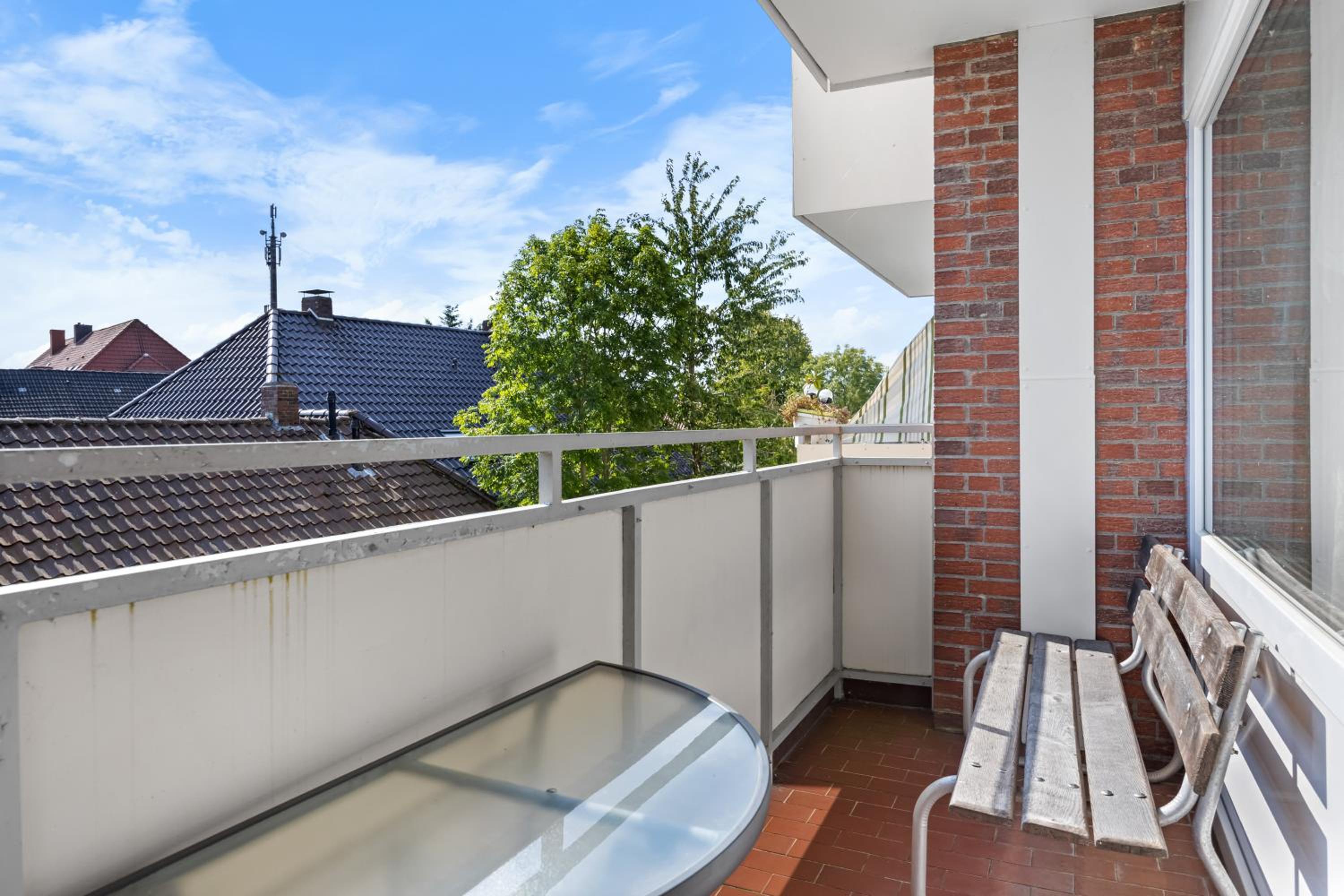 Apartment with Balcony photo 3