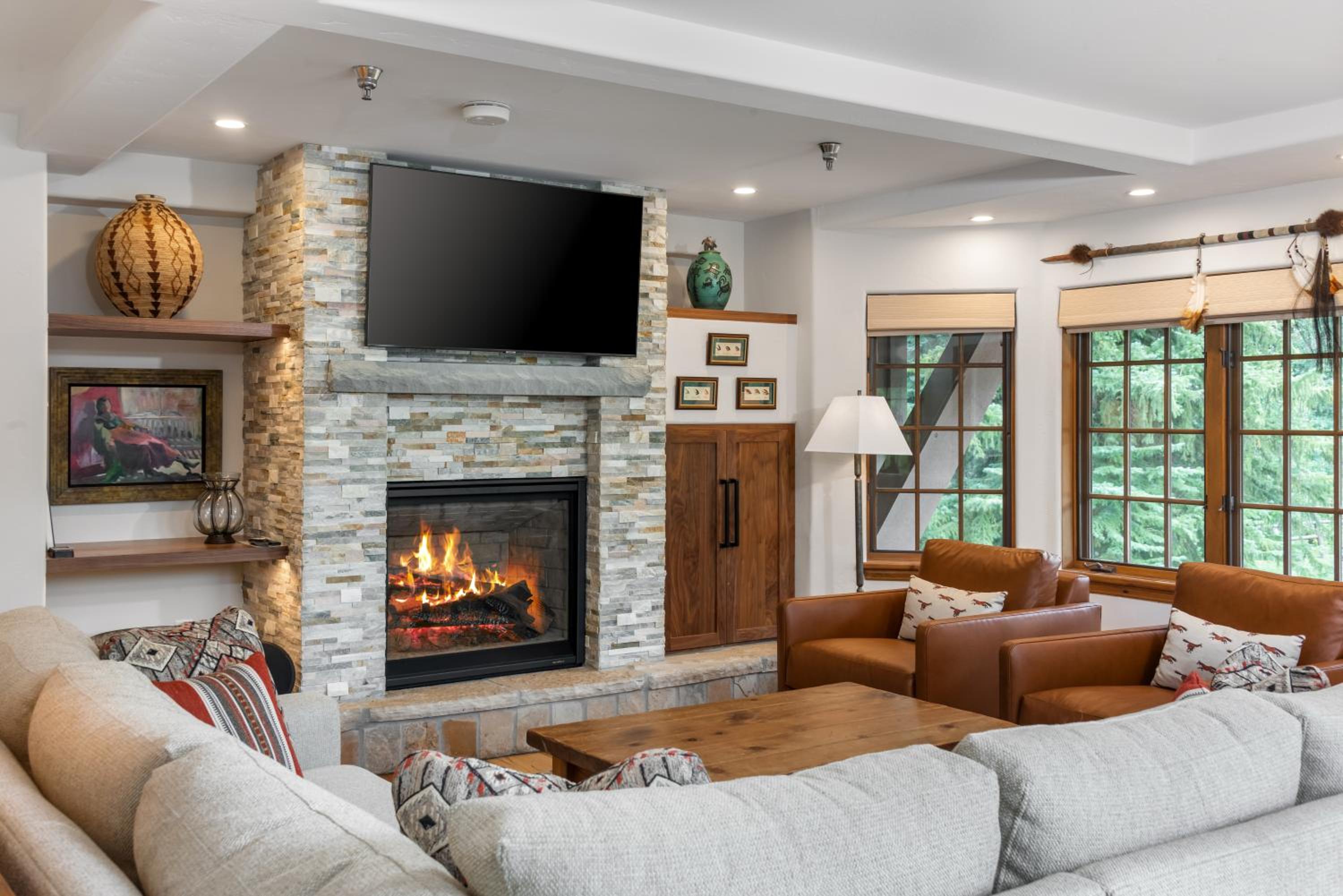 Three-Bedroom Apartment with Mountain View