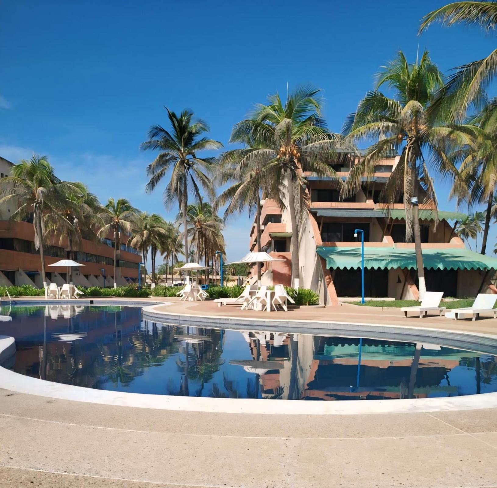 One-Bedroom Apartment with Balcony and Sea View photo 3