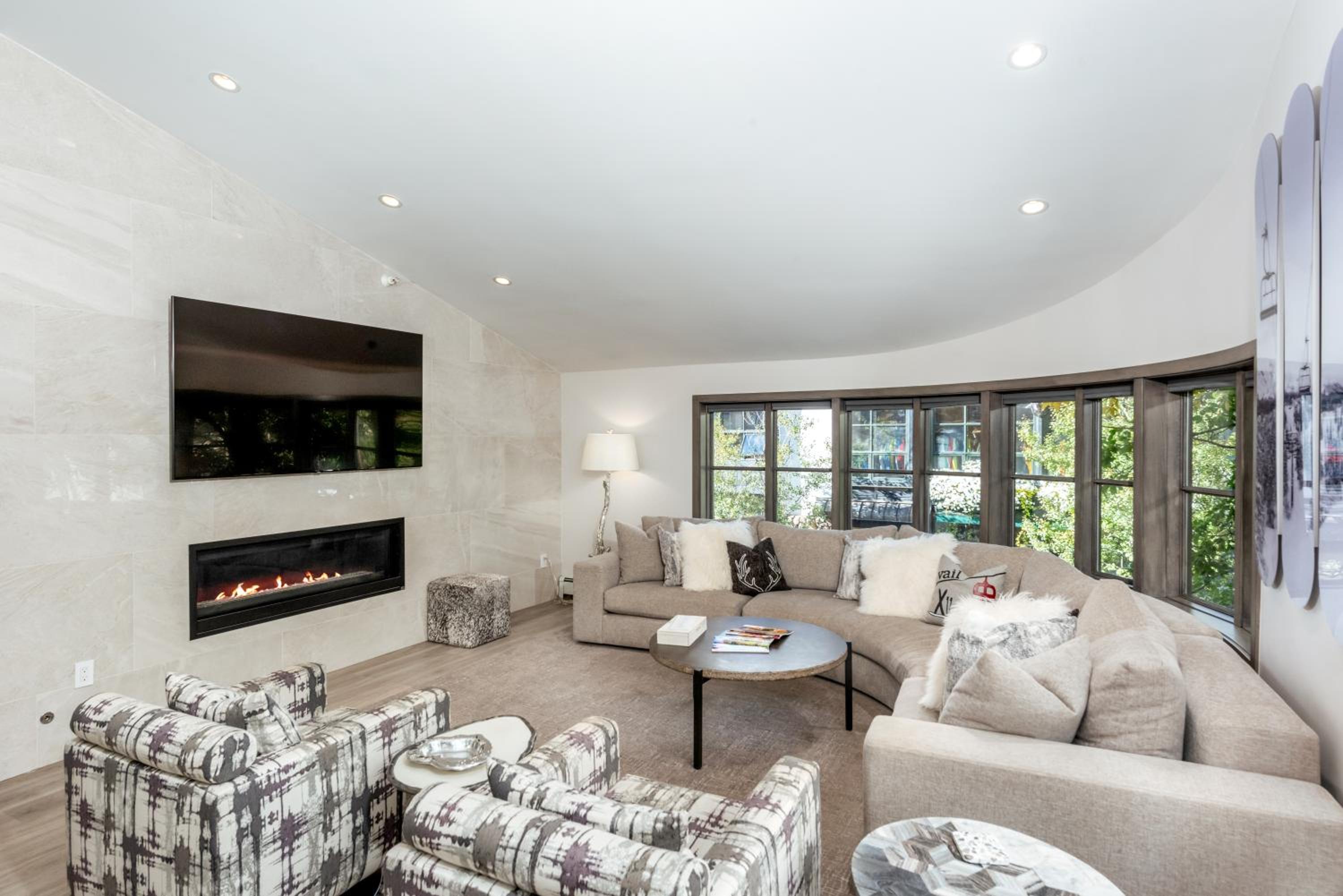 Three-Bedroom Apartment with Mountain View