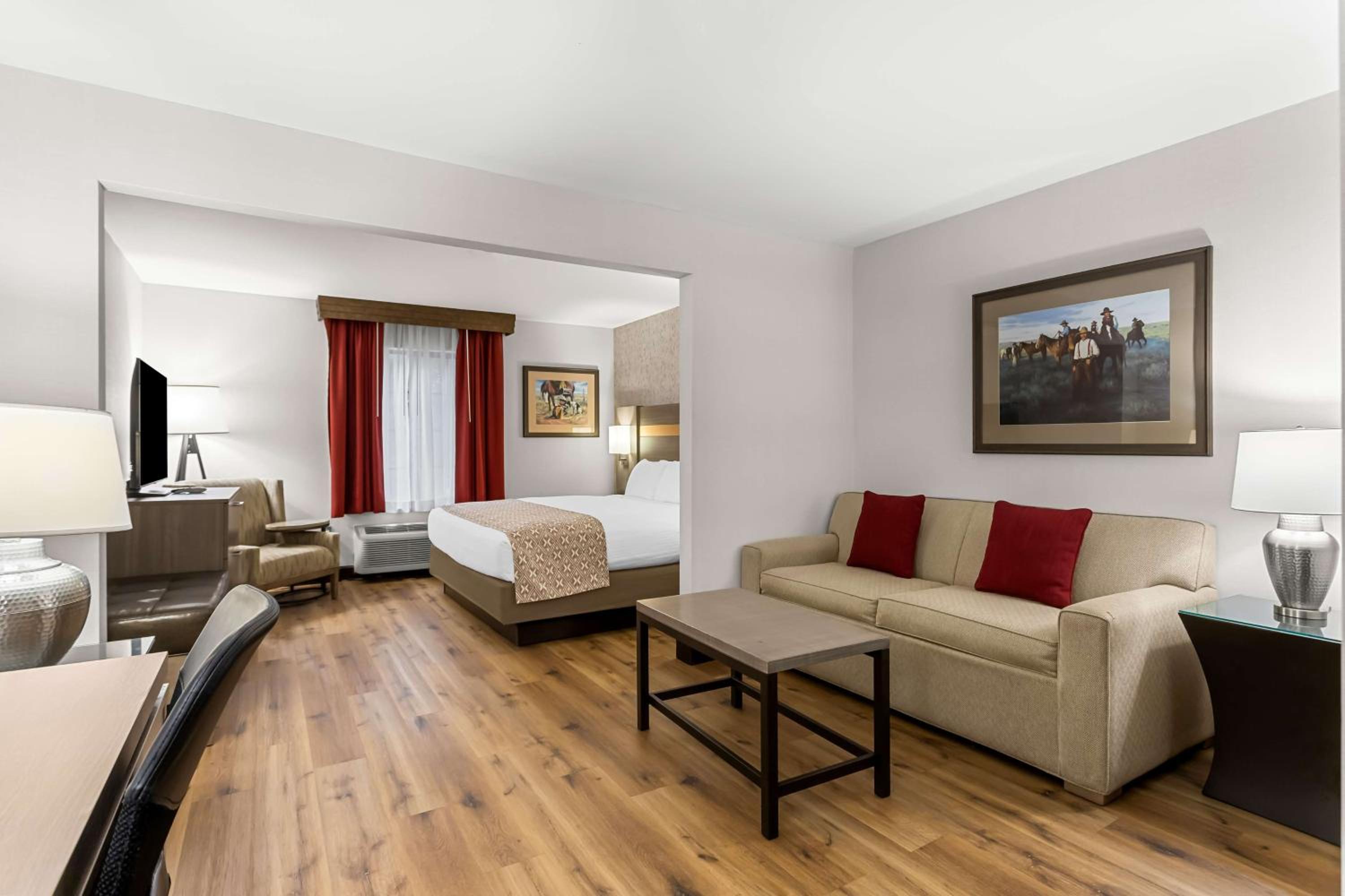 King Suite with Sofa Bed and Roll-In Shower - Disability Access/Non-Smoking
