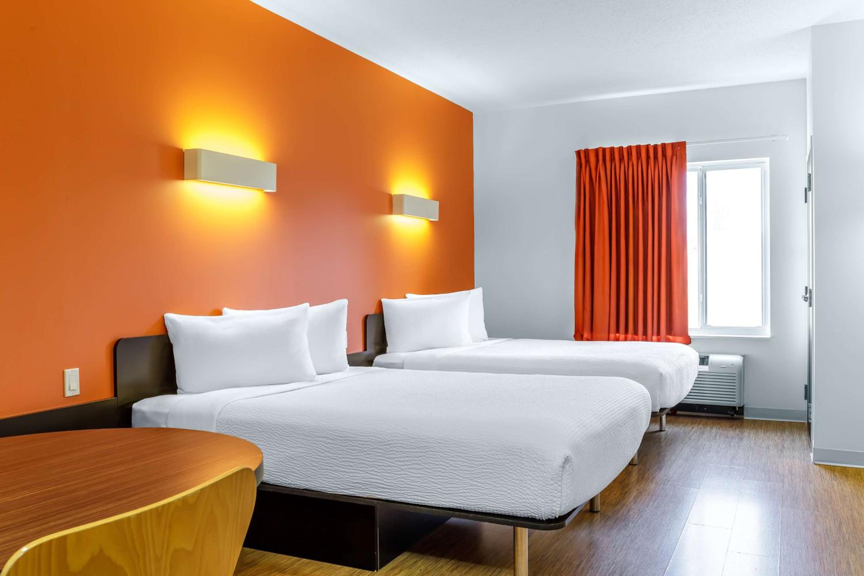 Queen Room with Two Queen Beds - Non-Smoking photo 1
