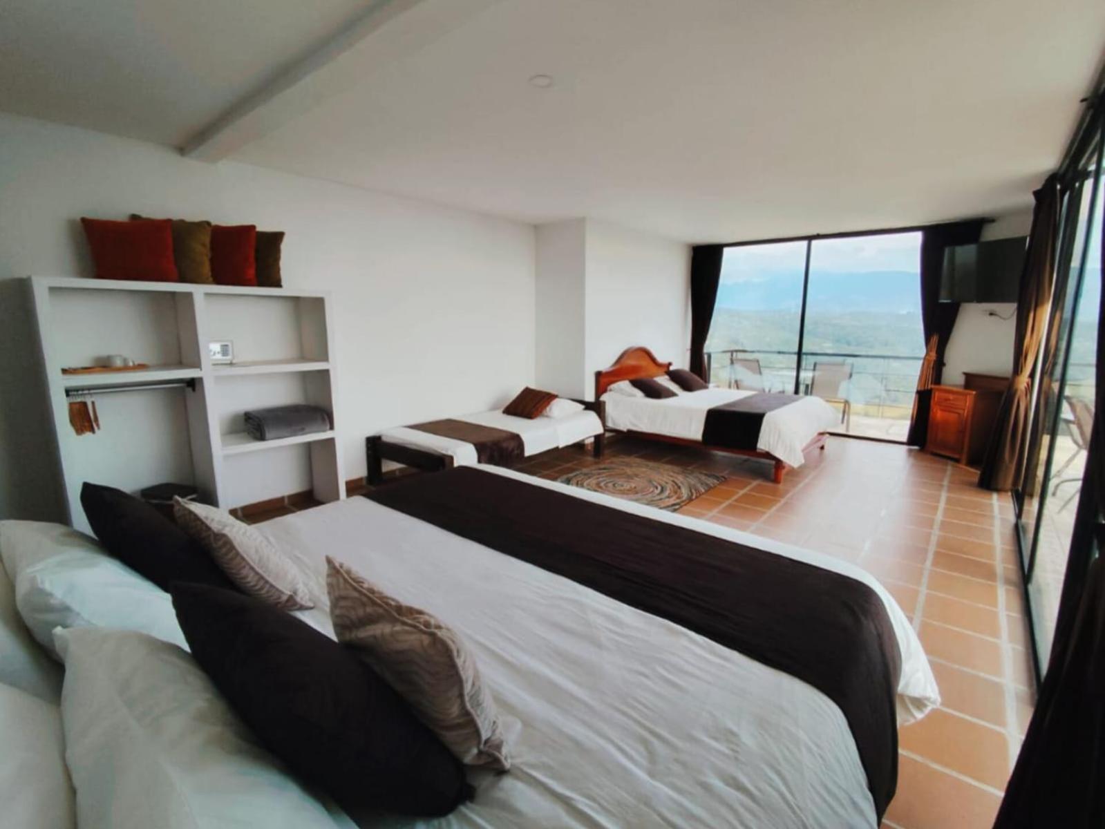 Quadruple Room with Terrace photo 2