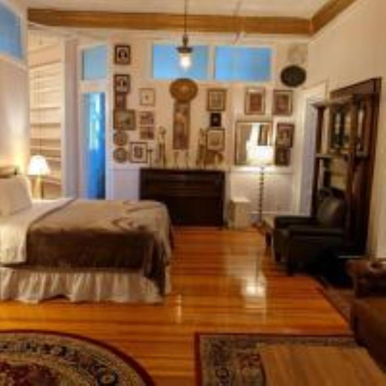 Deluxe Family Suite - Photo 2