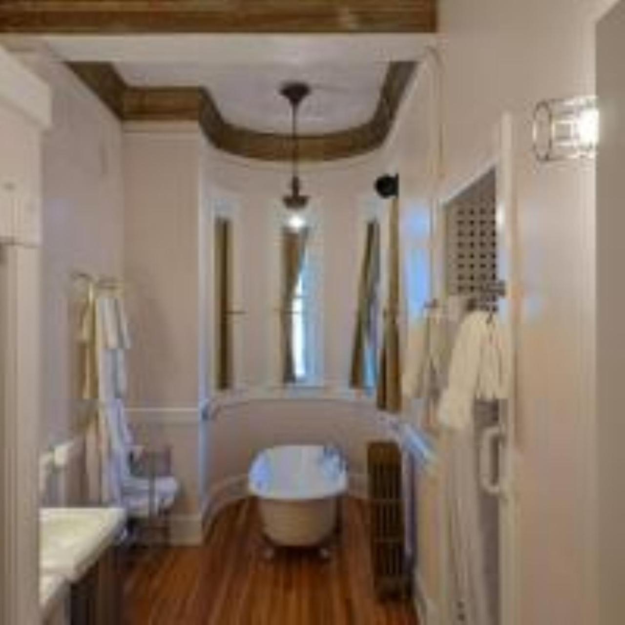Deluxe Family Suite - Photo 4