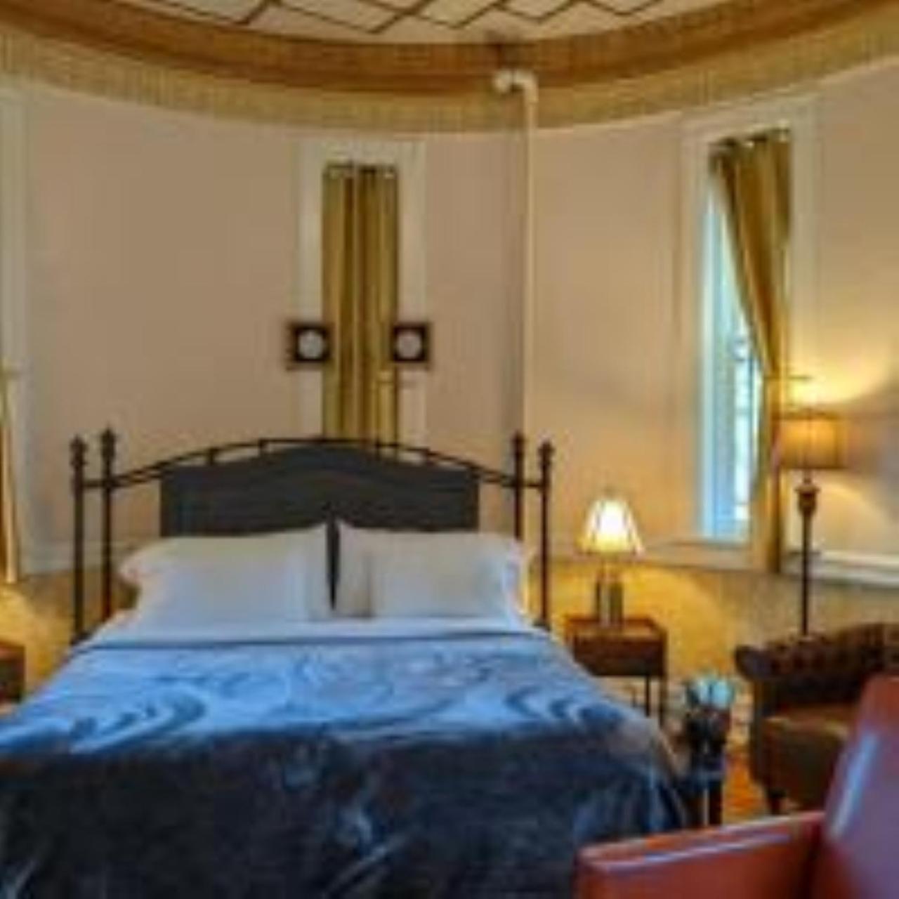Deluxe Family Suite - Photo 5