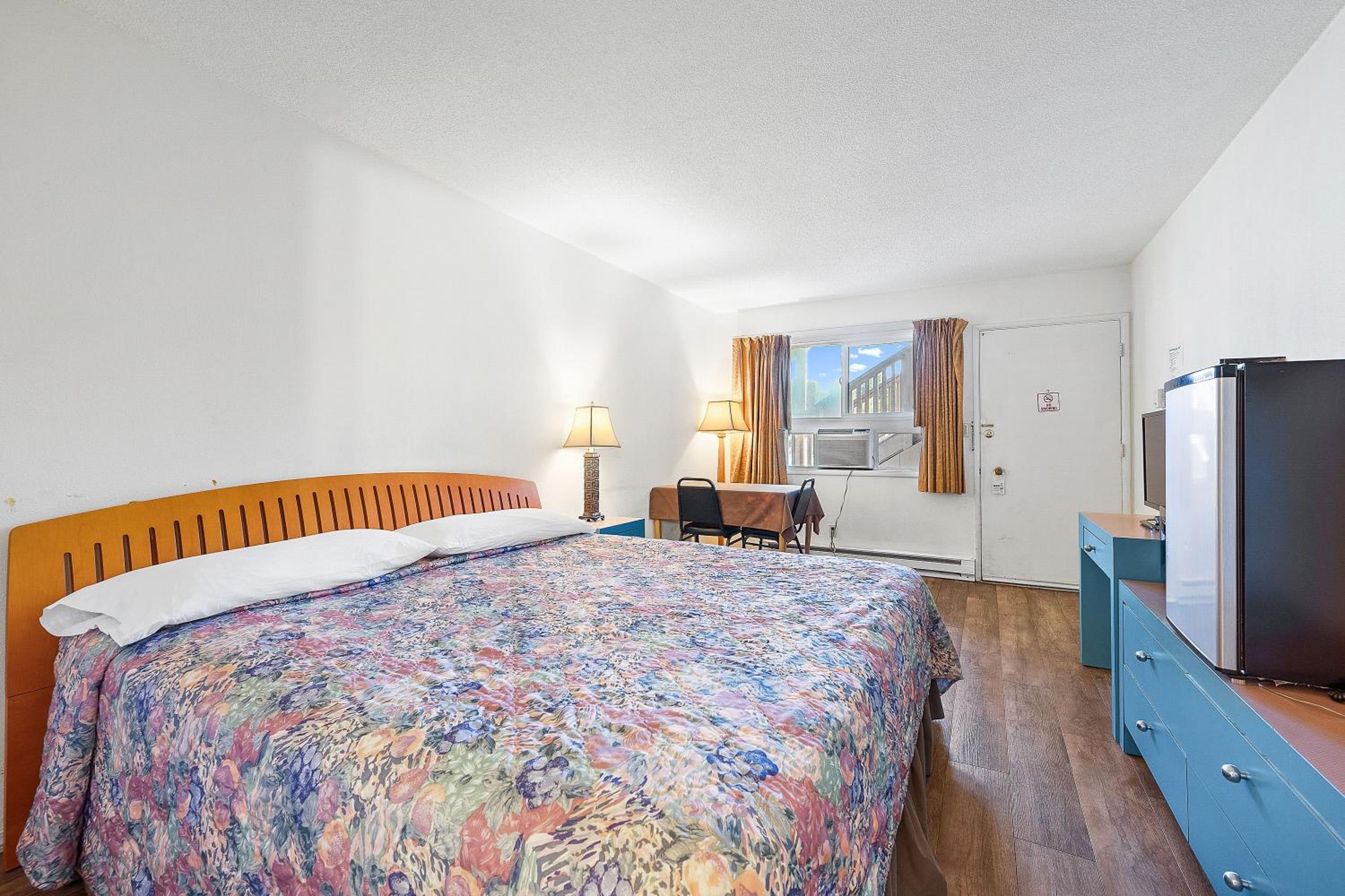 Deluxe King Room photo 2