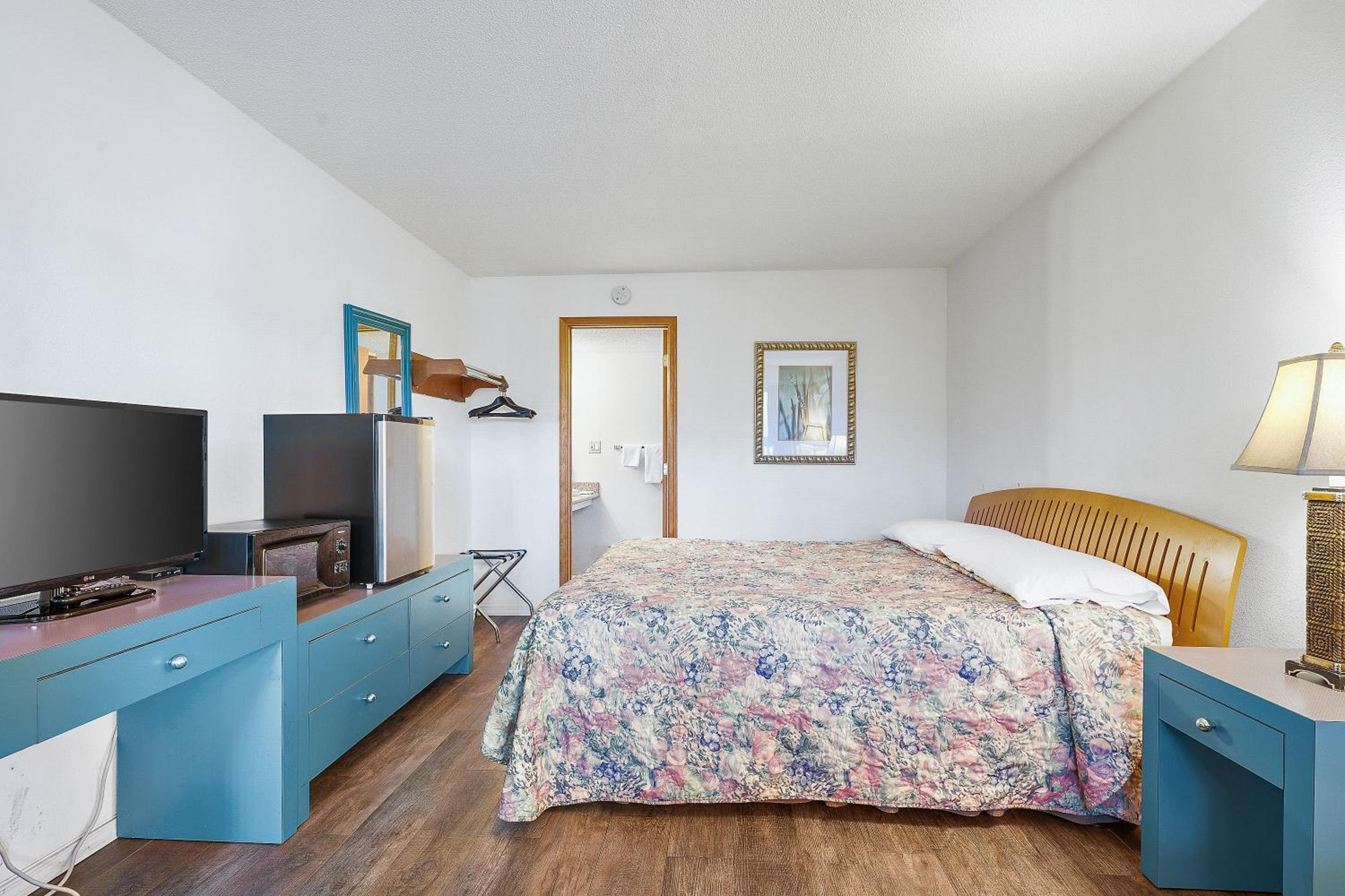 Deluxe King Room photo 1