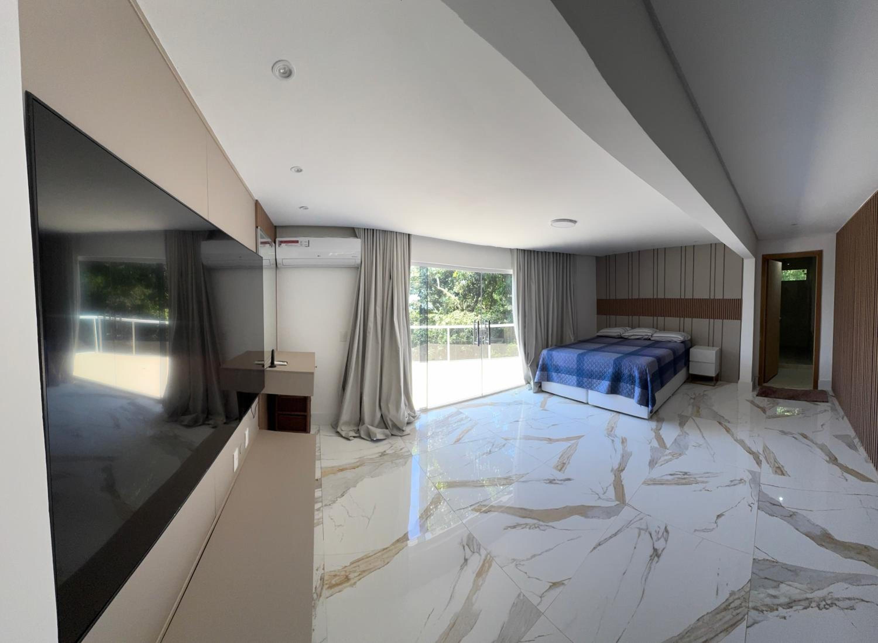 Three-Bedroom House photo 3