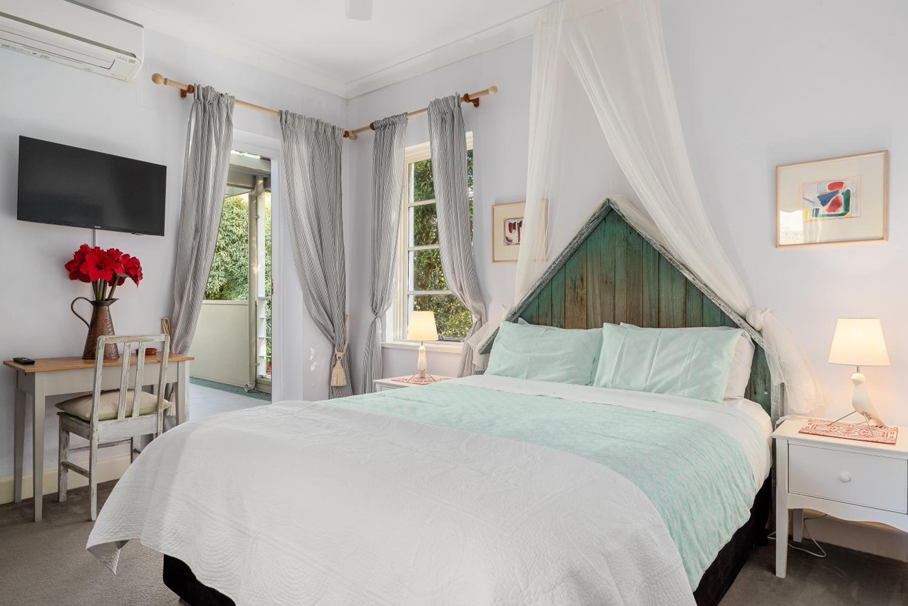 Deluxe Double Room With Balcony - Broadwater