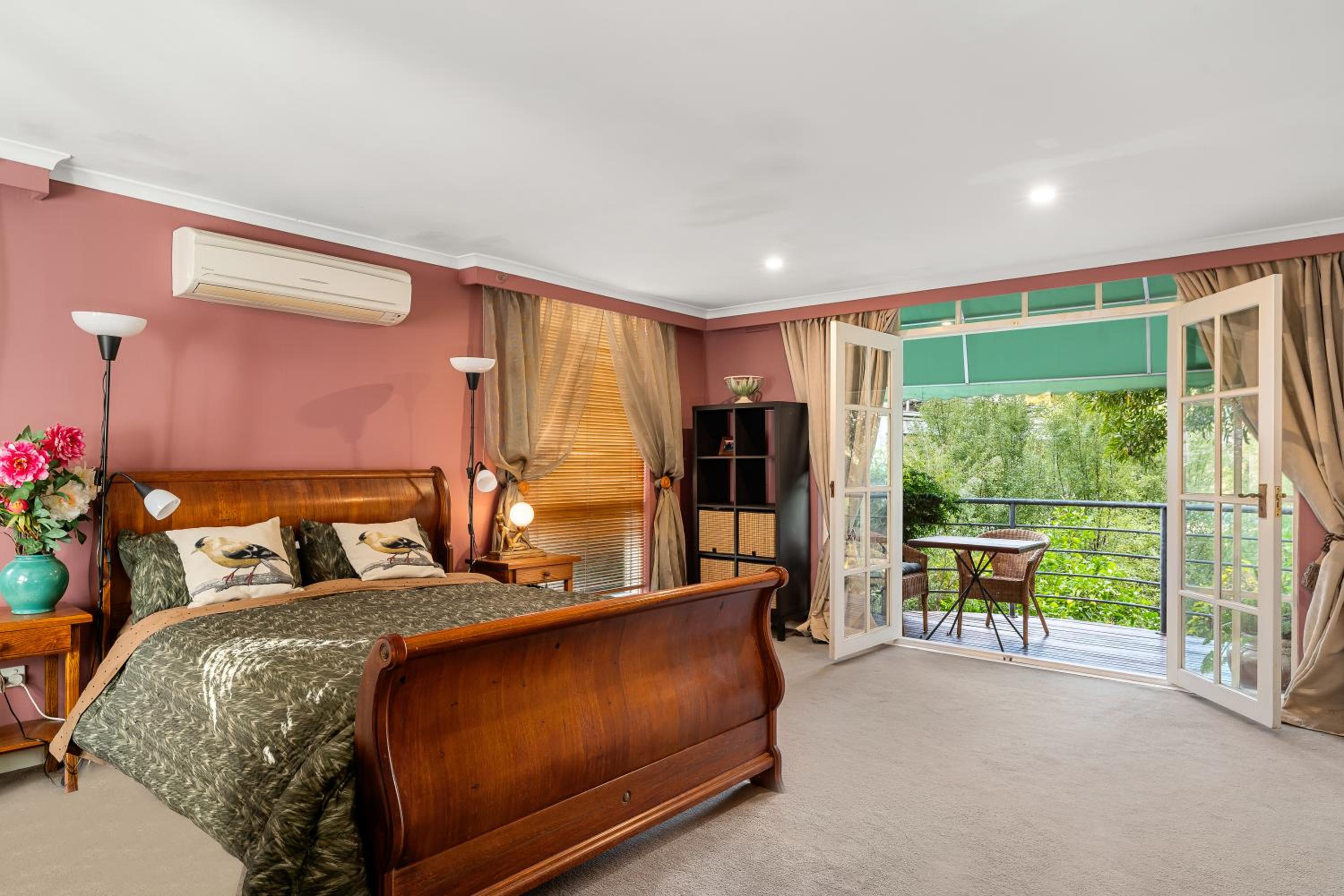 Deluxe Suite With Spa Bath - The Castle