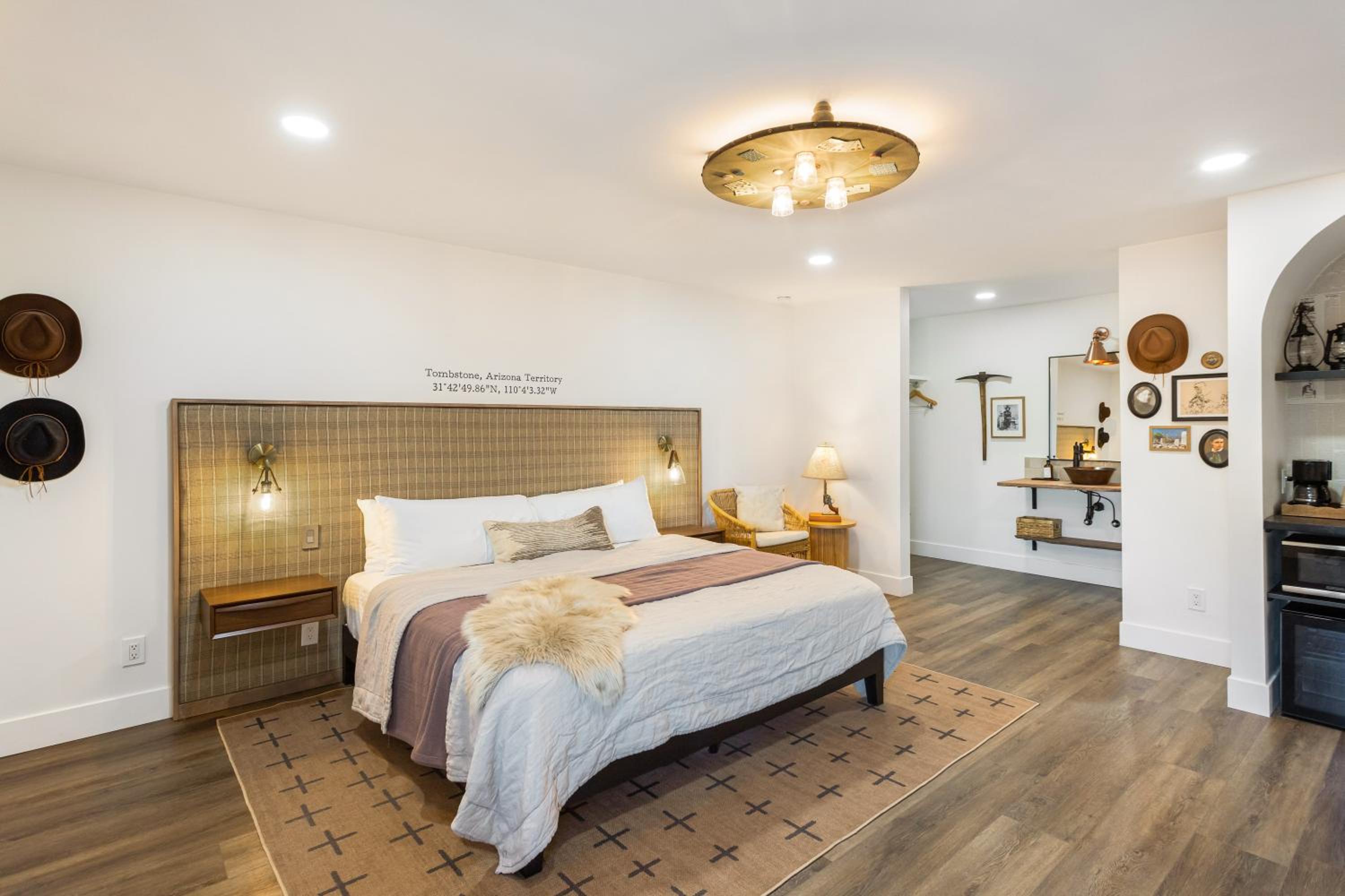 Standard King Room photo 2