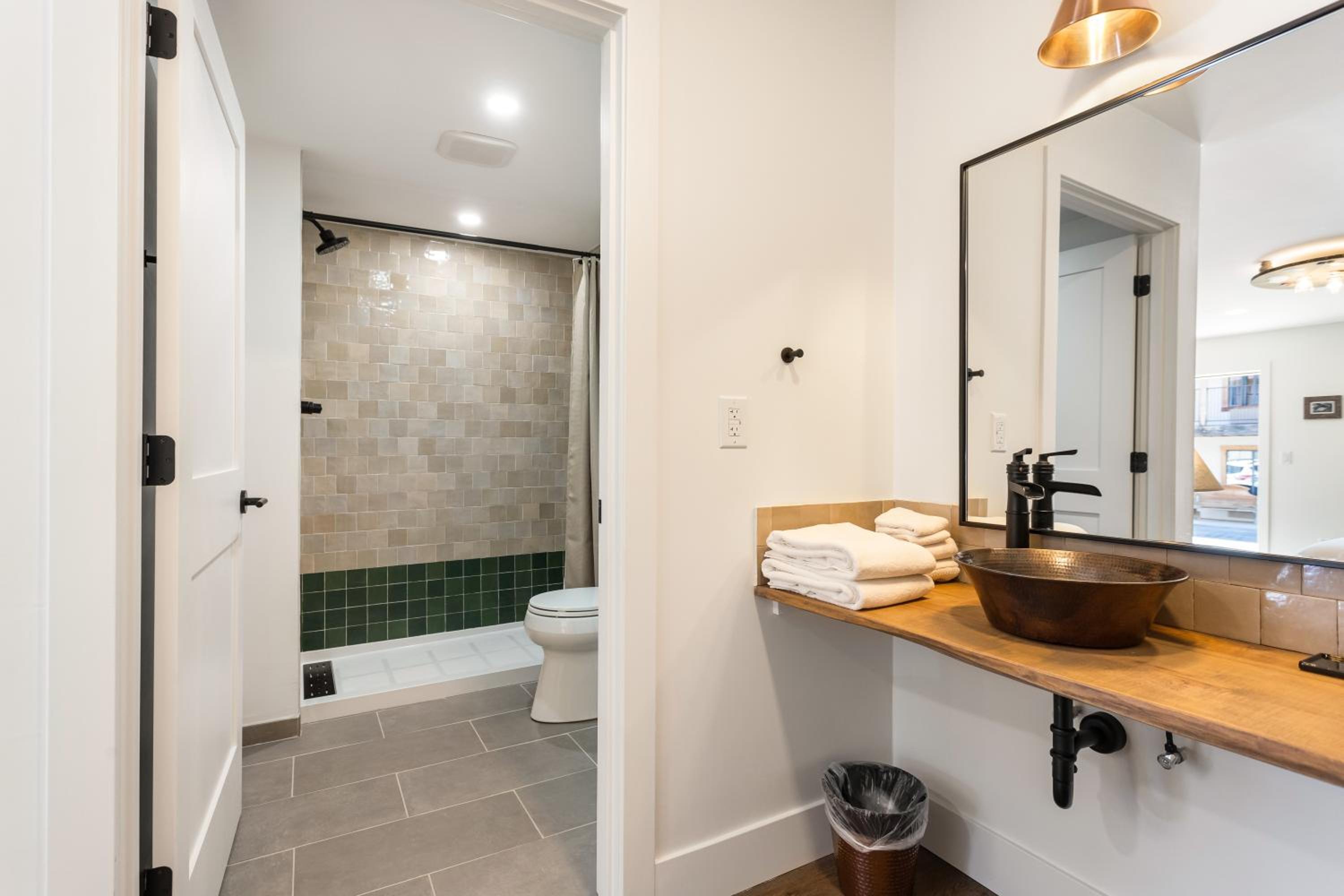 King Room - Disability Access photo 2