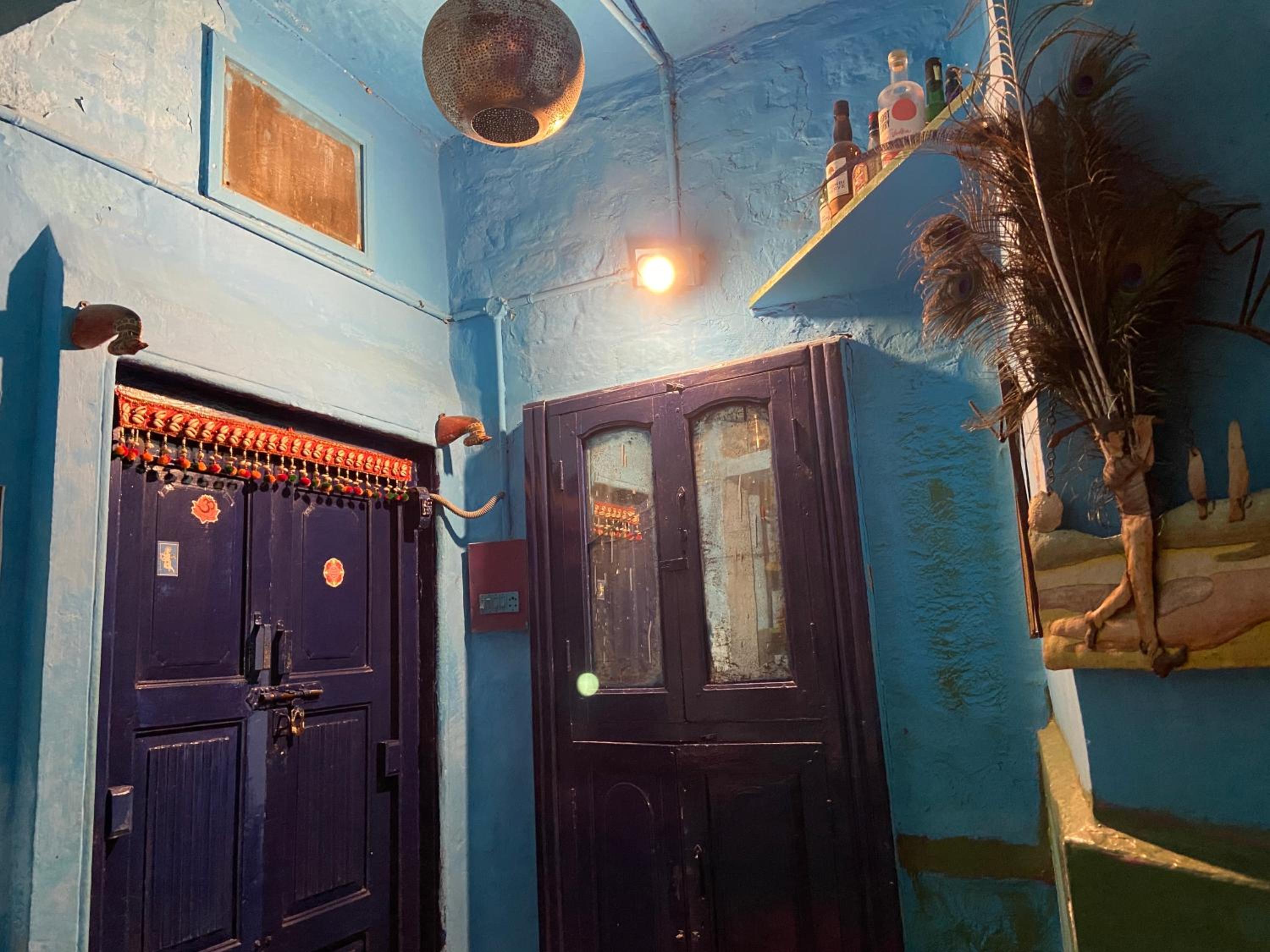 Deluxe Double Room with Shower - Photo 9
