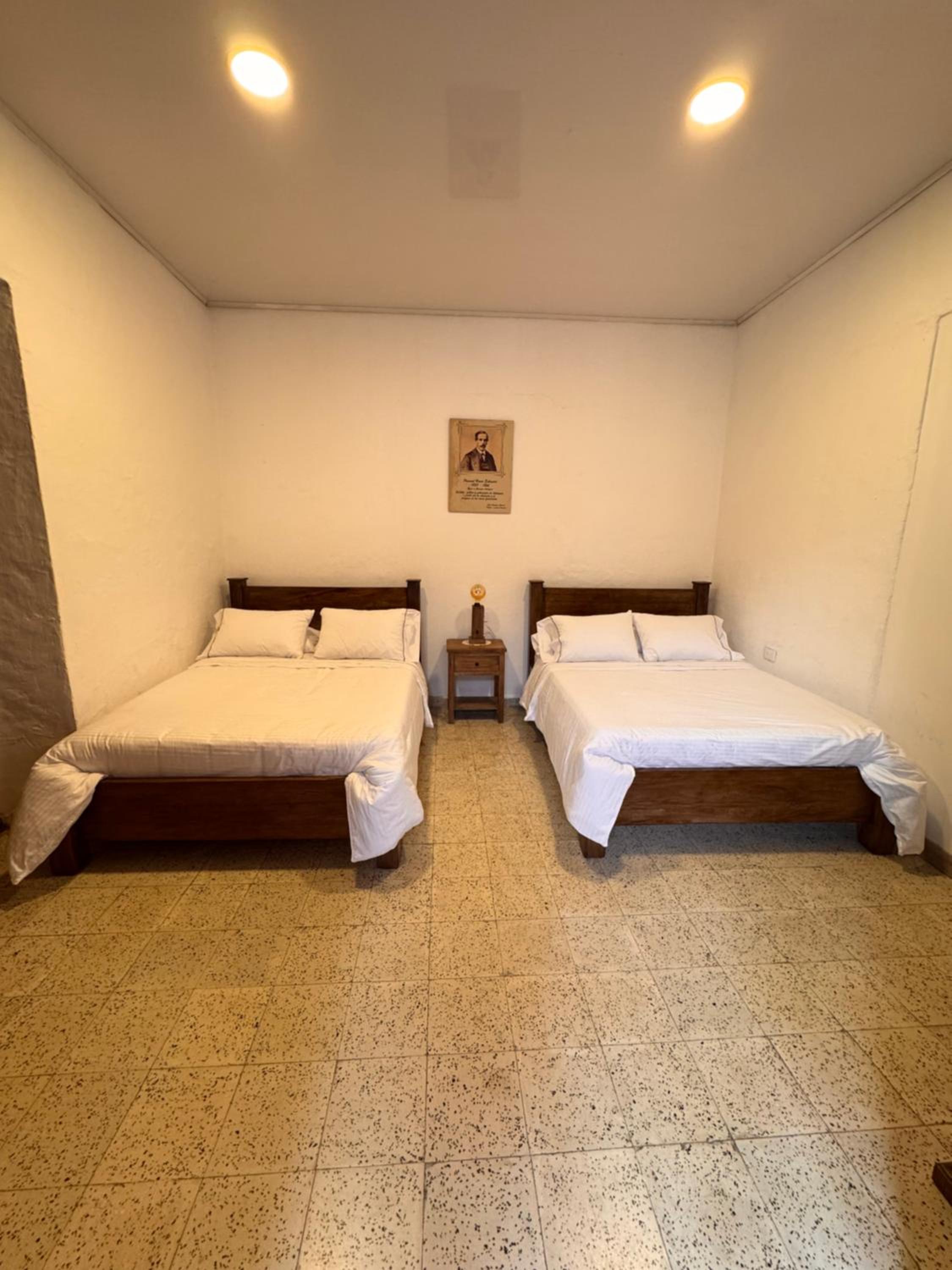 Standard Twin Room with Shared Bathroom photo 1