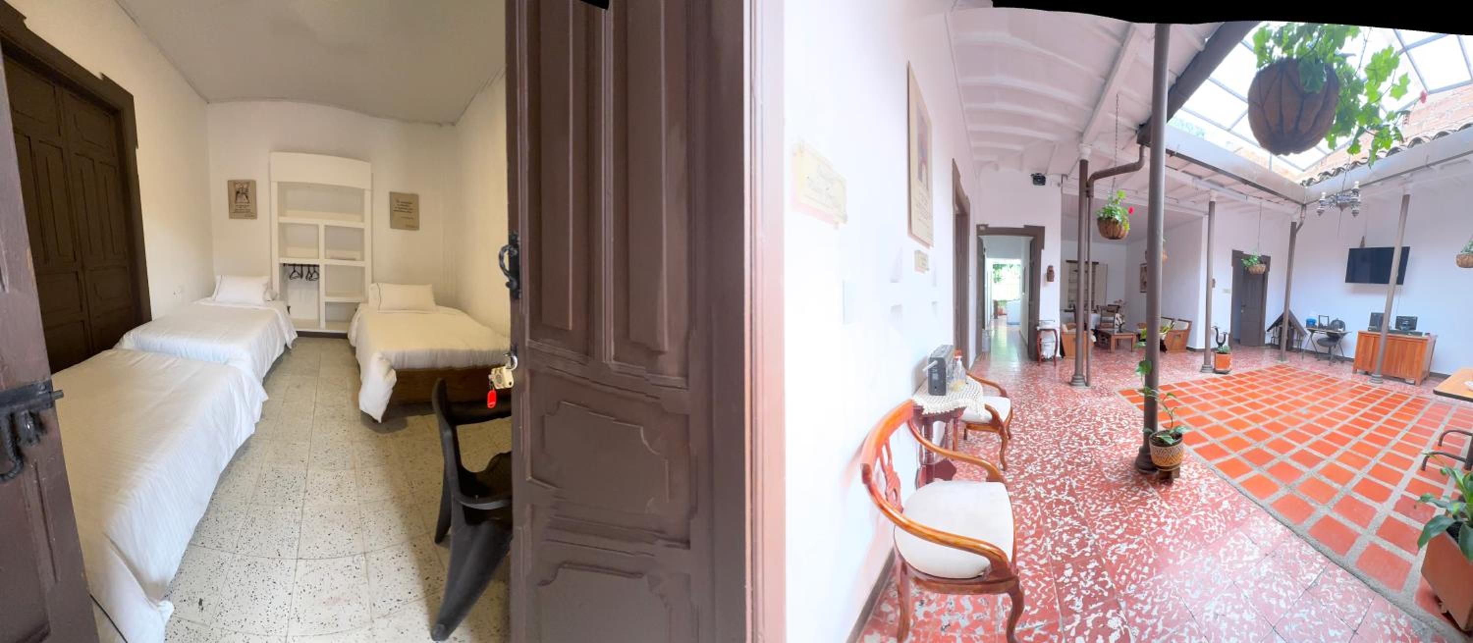 Standard Twin Room with Shared Bathroom photo 3