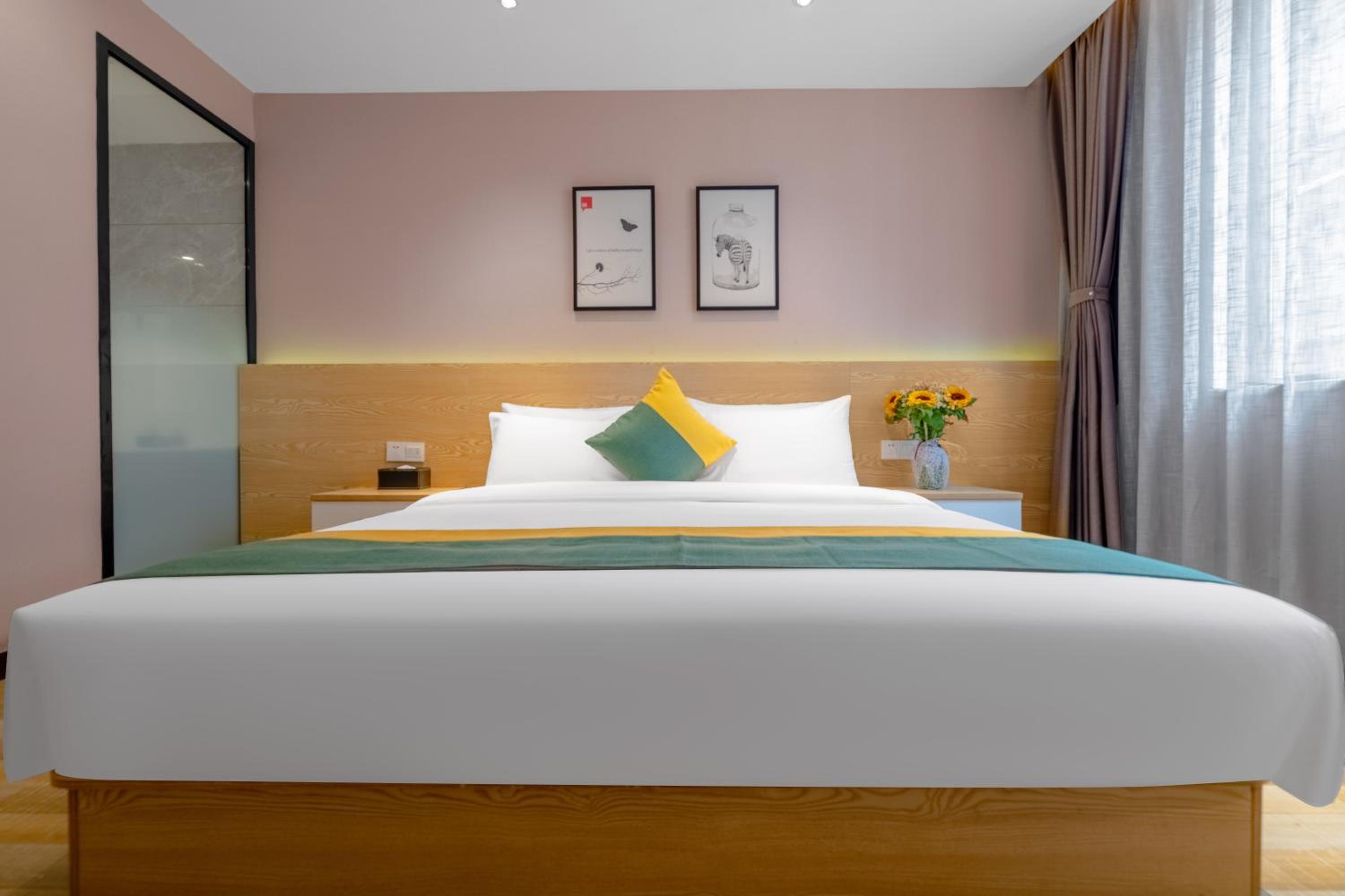 Standard Queen Room
