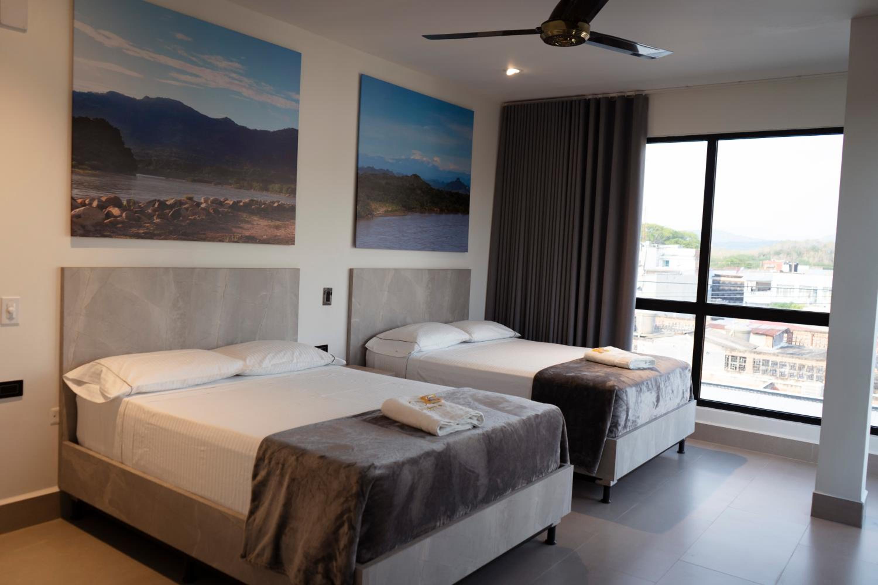 Twin Room with Private Bathroom photo 2