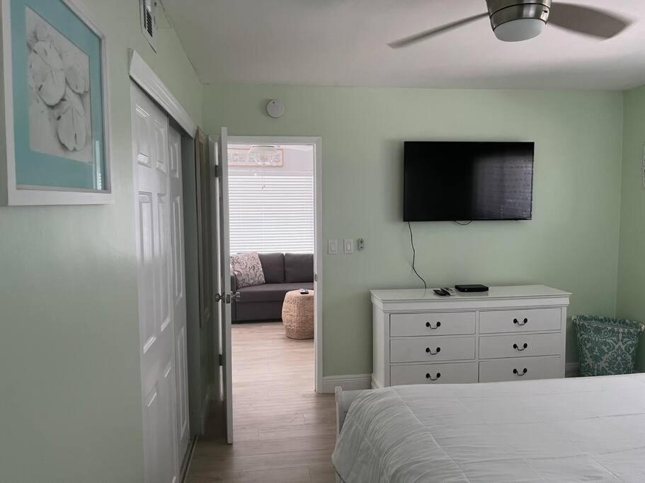 One-Bedroom Apartment 6