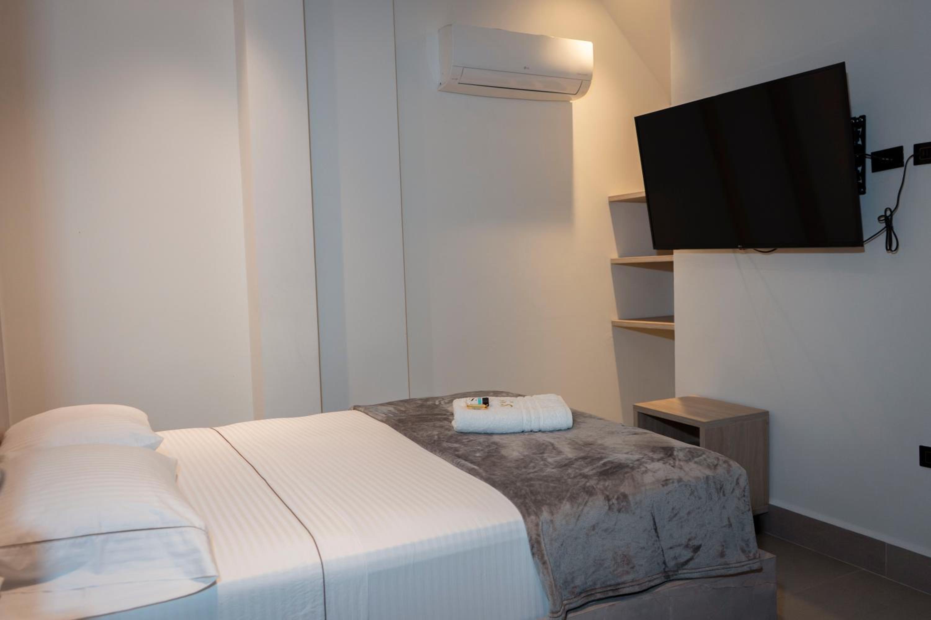 Double Room with Private Bathroom photo 2