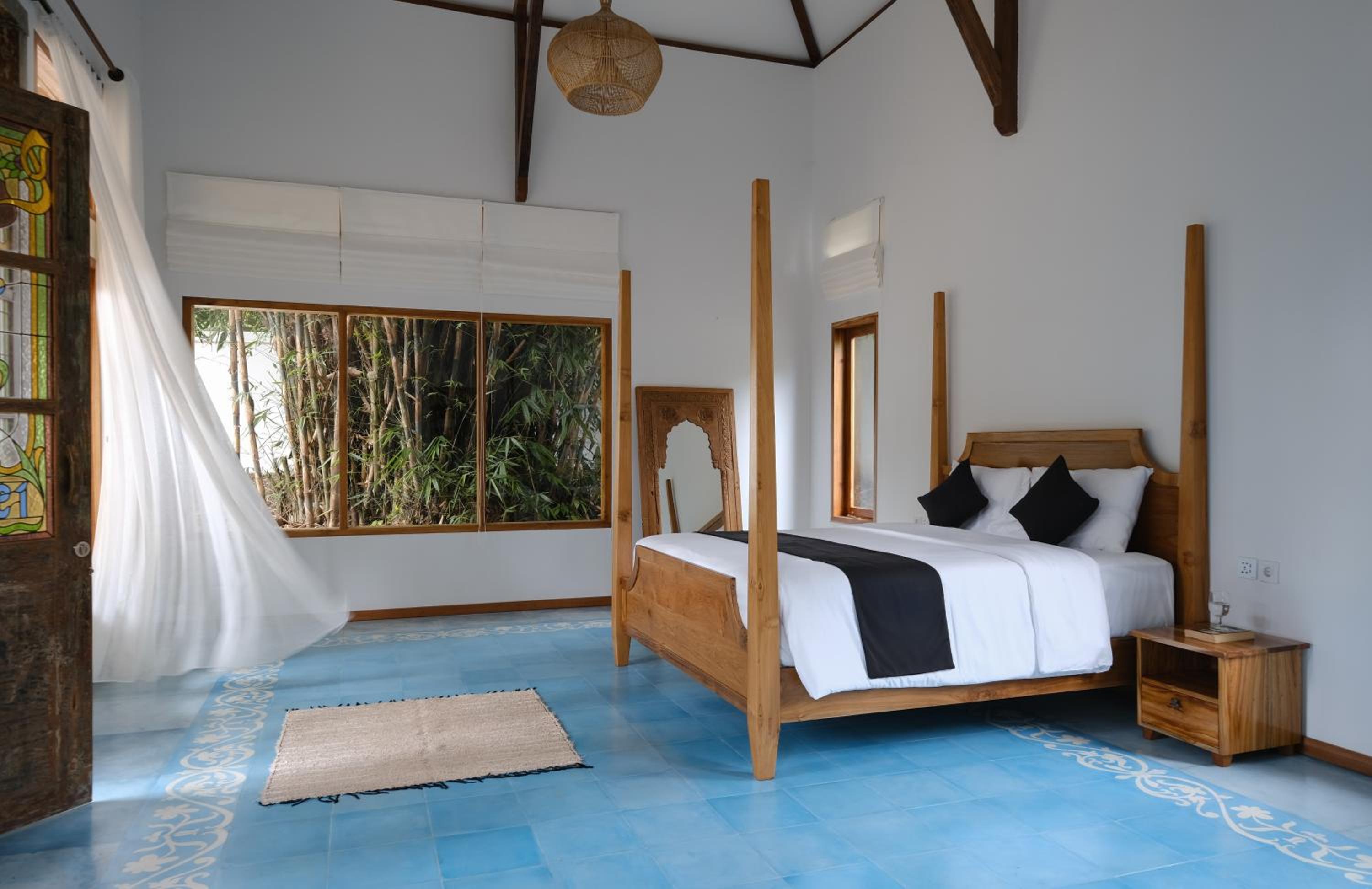 Kenes Three-Bedroom Villa - Photo 9