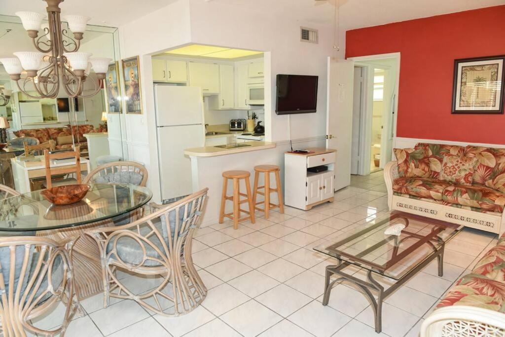 One-Bedroom Apartment 15