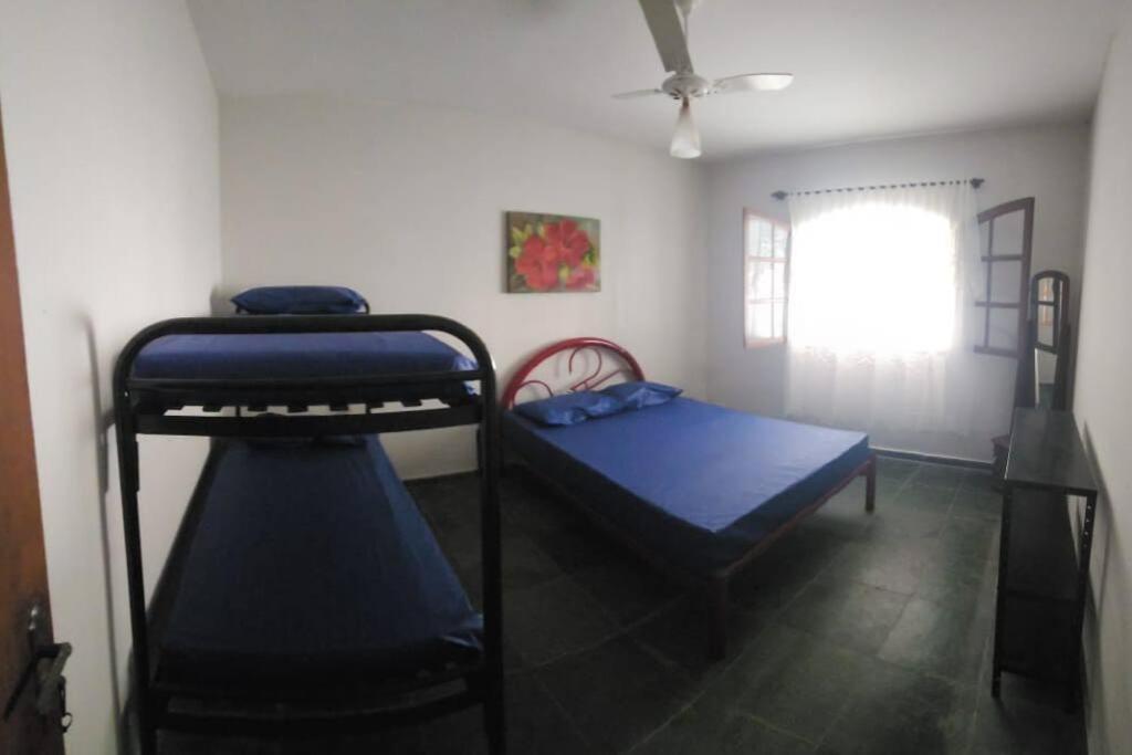 Five-Bedroom House photo 1