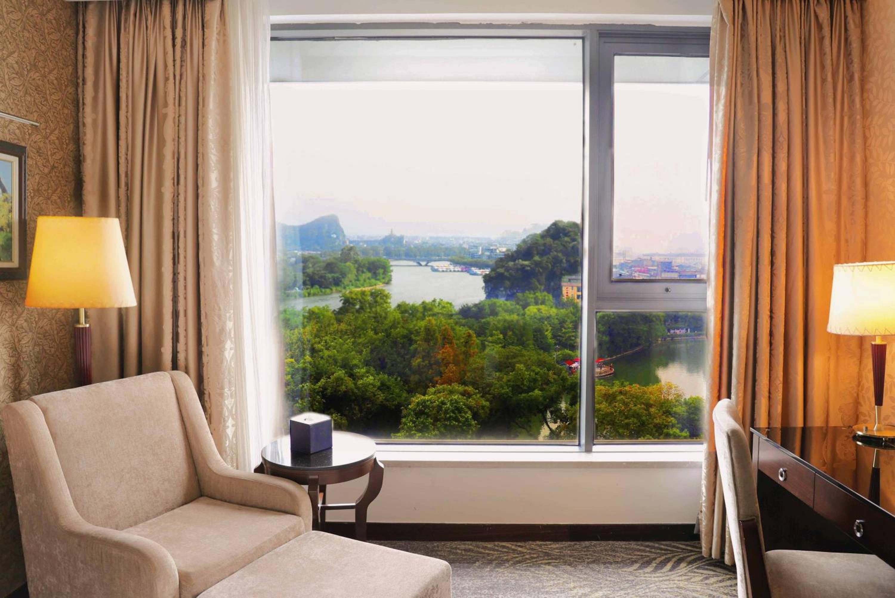 Twin Room with Lake View - Photo 4